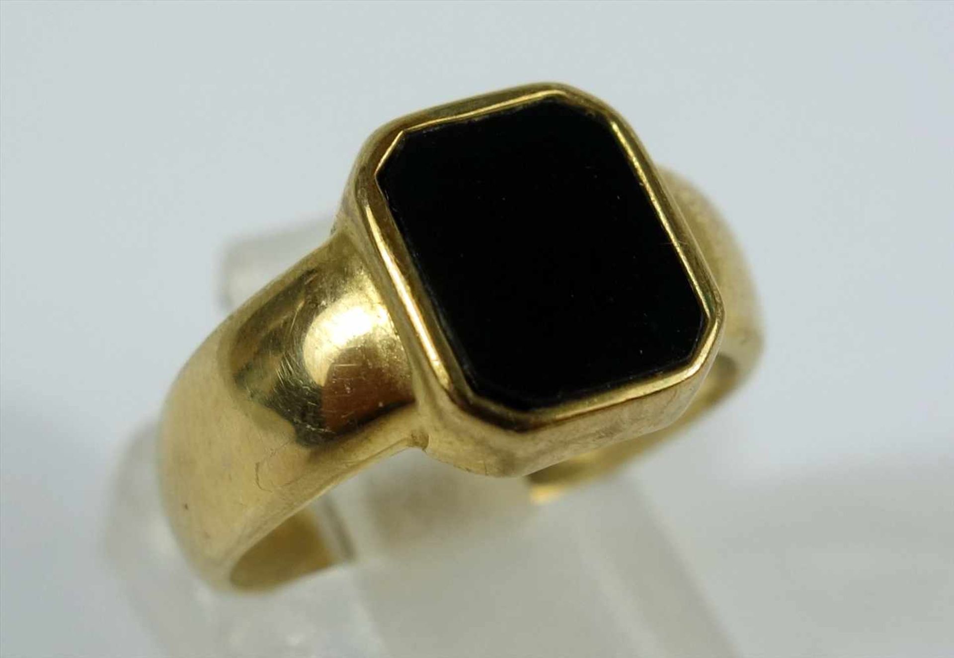 Onyx-Ring, 333er Gelbgold, Gew.2,69g, achteckige Onyxplatte, U.53