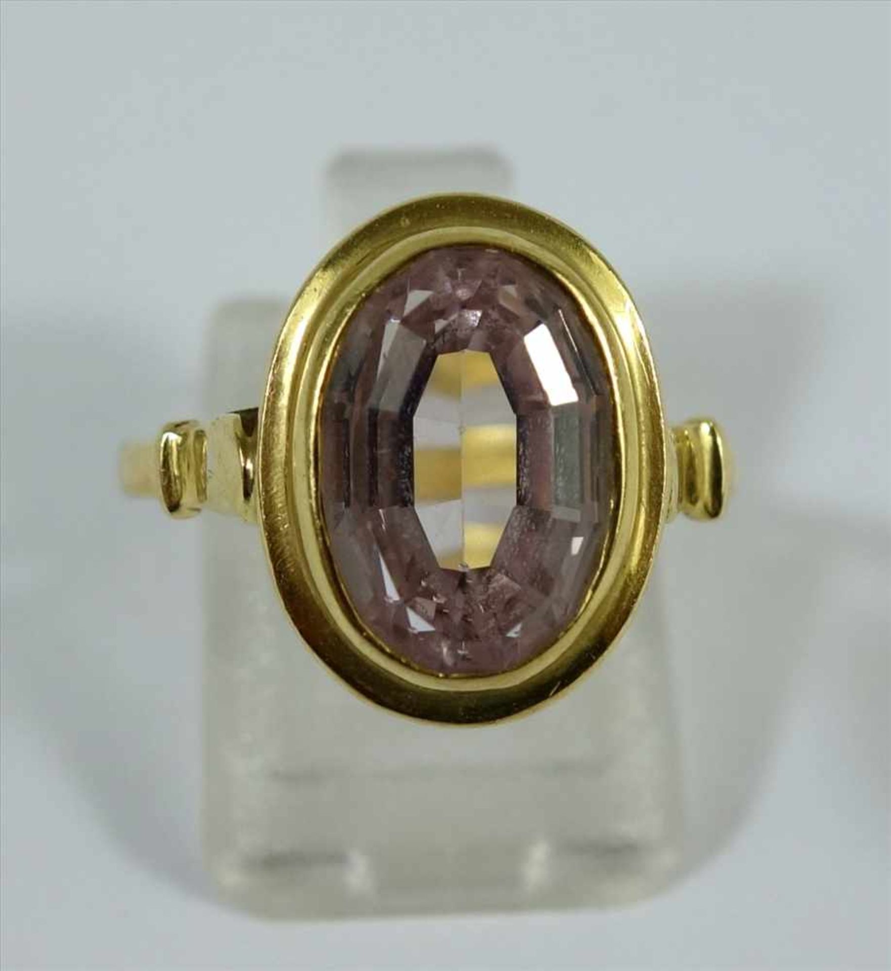 Ring mit violettem Stein (Spinell), 585er Gold, gepr., Gew.3,78g, ovaler, facettierter Stein, U.58 - Bild 2 aus 2