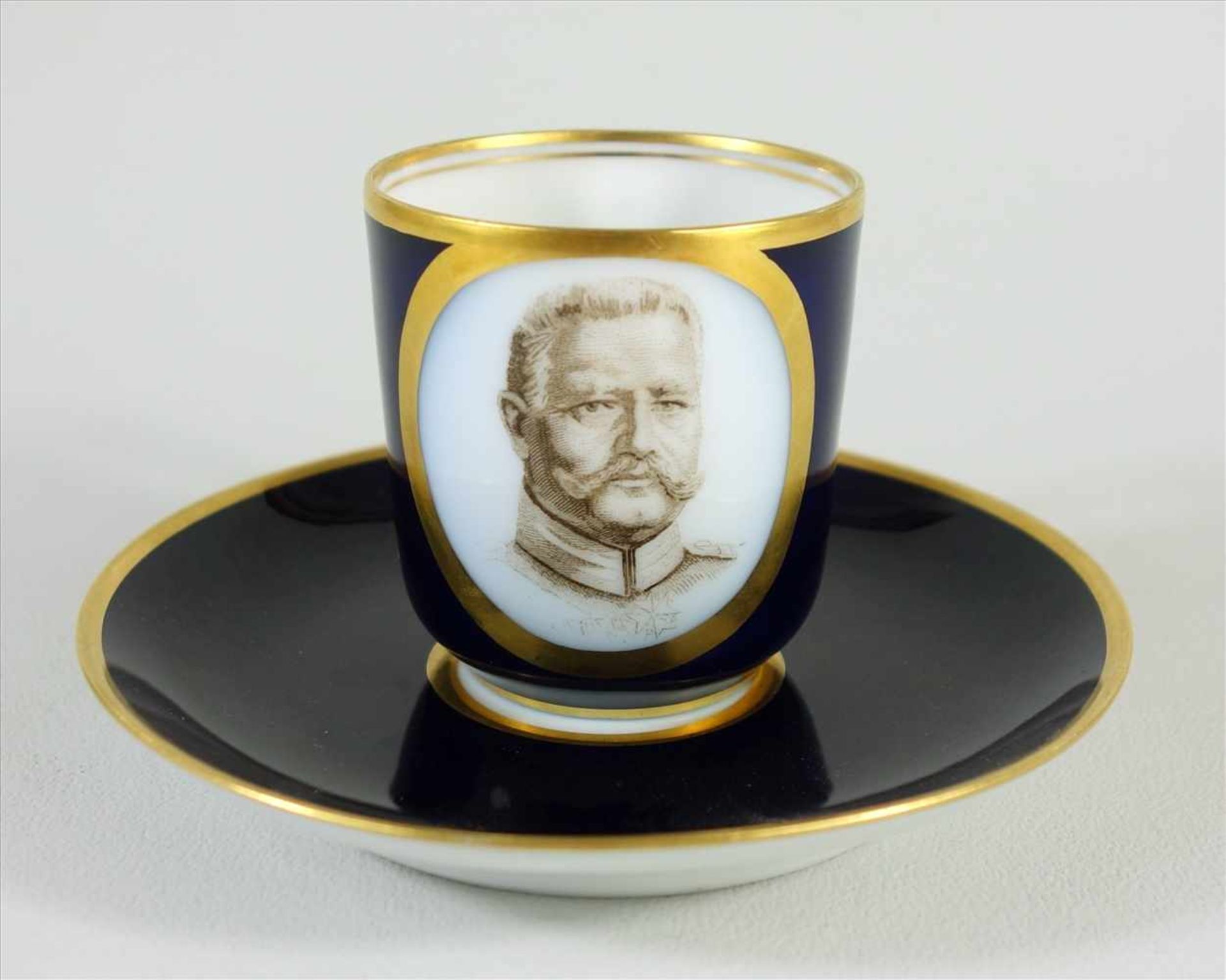 patriotische Moccatasse mit Hindenburg-Porträt, Heinrich Baensch, Lettin, um 1910/20, mit Ut.,