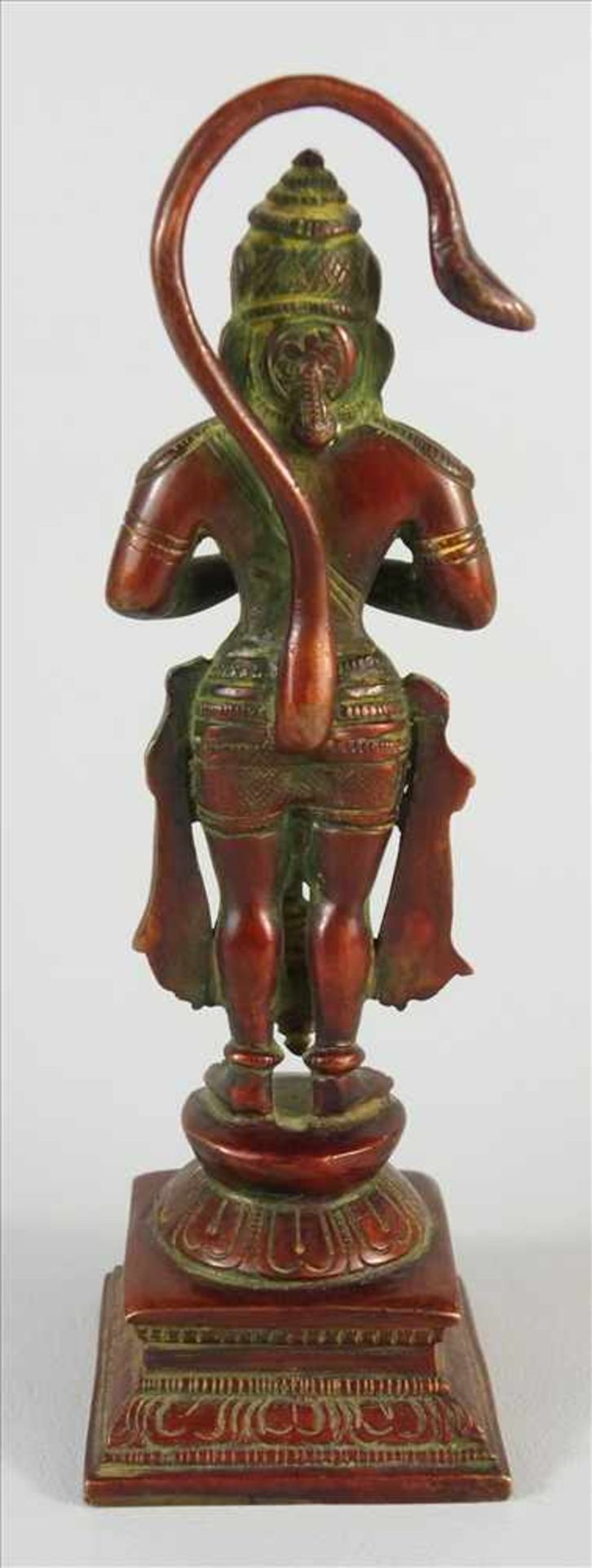 "Hanuman", Bronze, hinduistische Gottheit in der Gestalt eines Affen, Gew.600g, eckiger Sockel, H. - Bild 2 aus 2