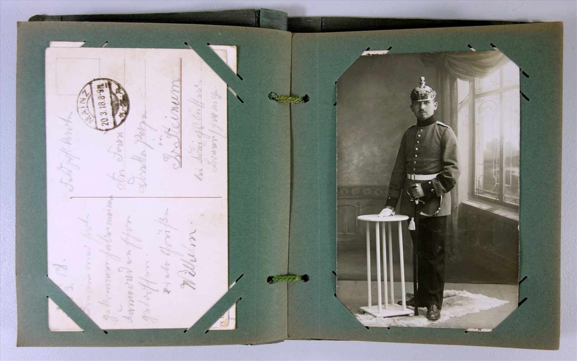 44 Ansichtskarten, I.WK, in patriotischem Steckalbum, ca.1914-1918; überw.gelaufen, farbige und sw - Image 4 of 4