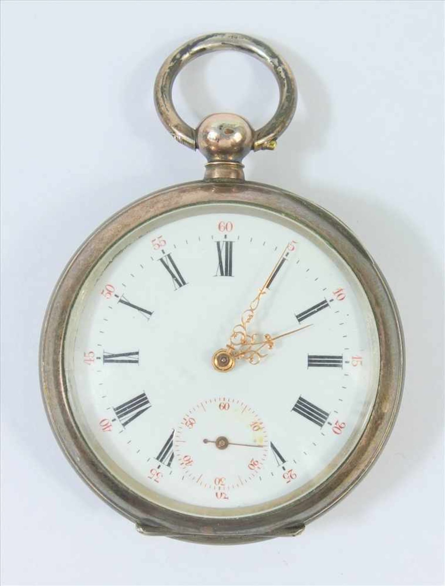 Taschenuhr mit Schlüsselaufzug, 800er Silber, um 1900, rücksseitig floral verziertes Gehäuse, an den