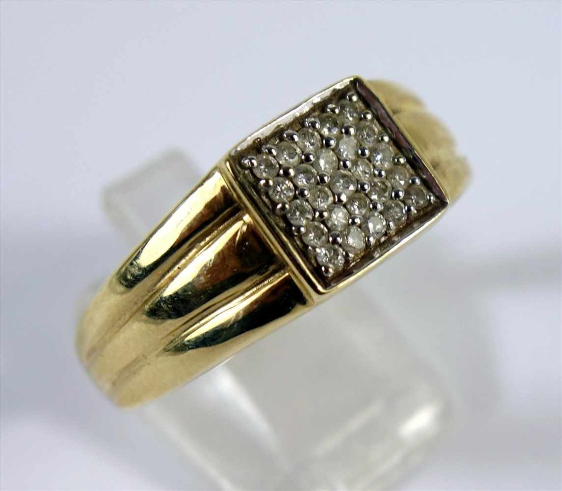 Brillant-Ring, 375er Gold, mit Echtheitszertifikat, Gesamt-Gew.7,50g, 25 afrikanische Brillanten,