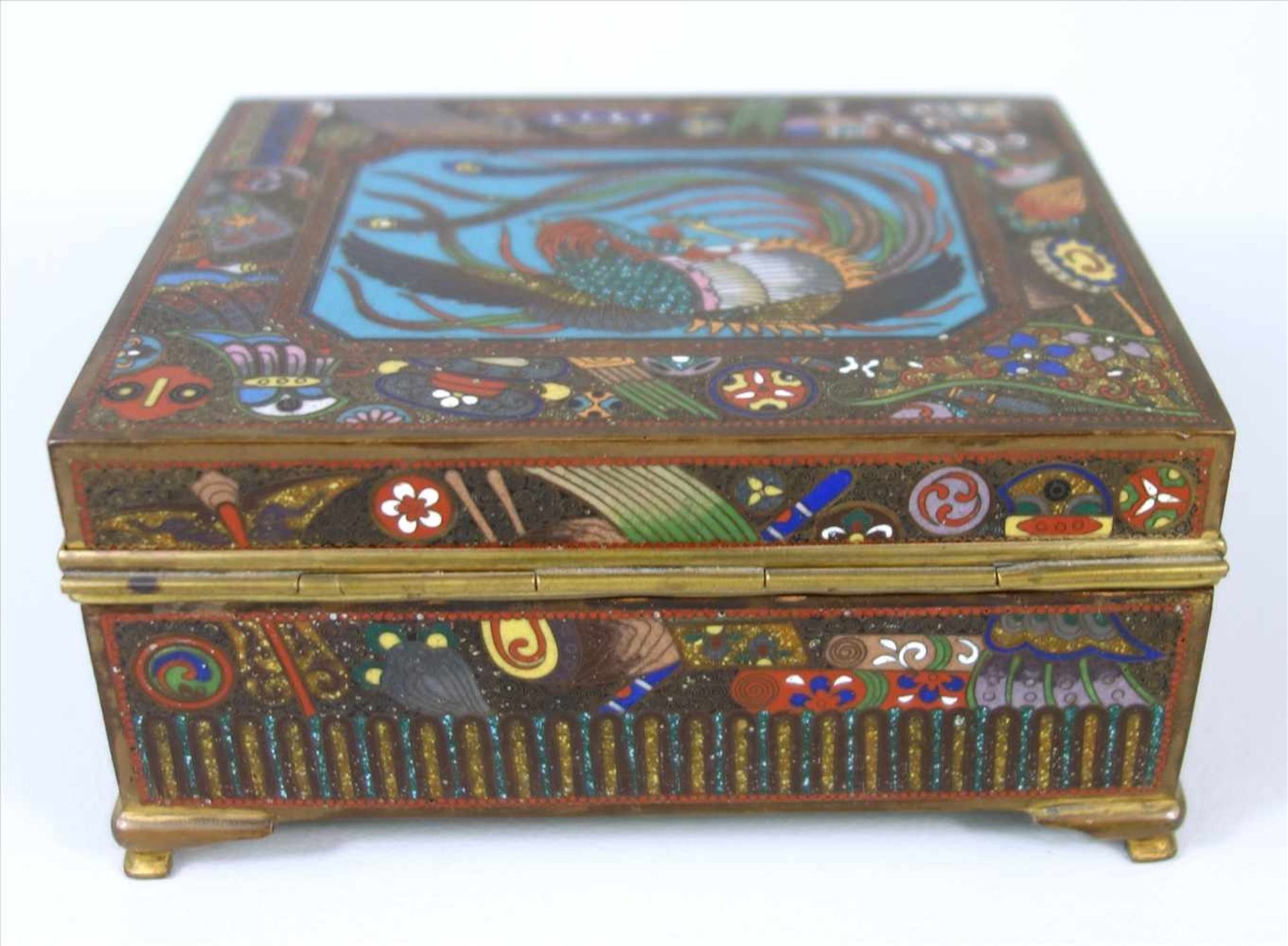 Cloisonné-Schatulle, Japan, Meji-Zeit, um 1900, rechteckige scharnierte Box, reicher Dekor in - Bild 5 aus 6