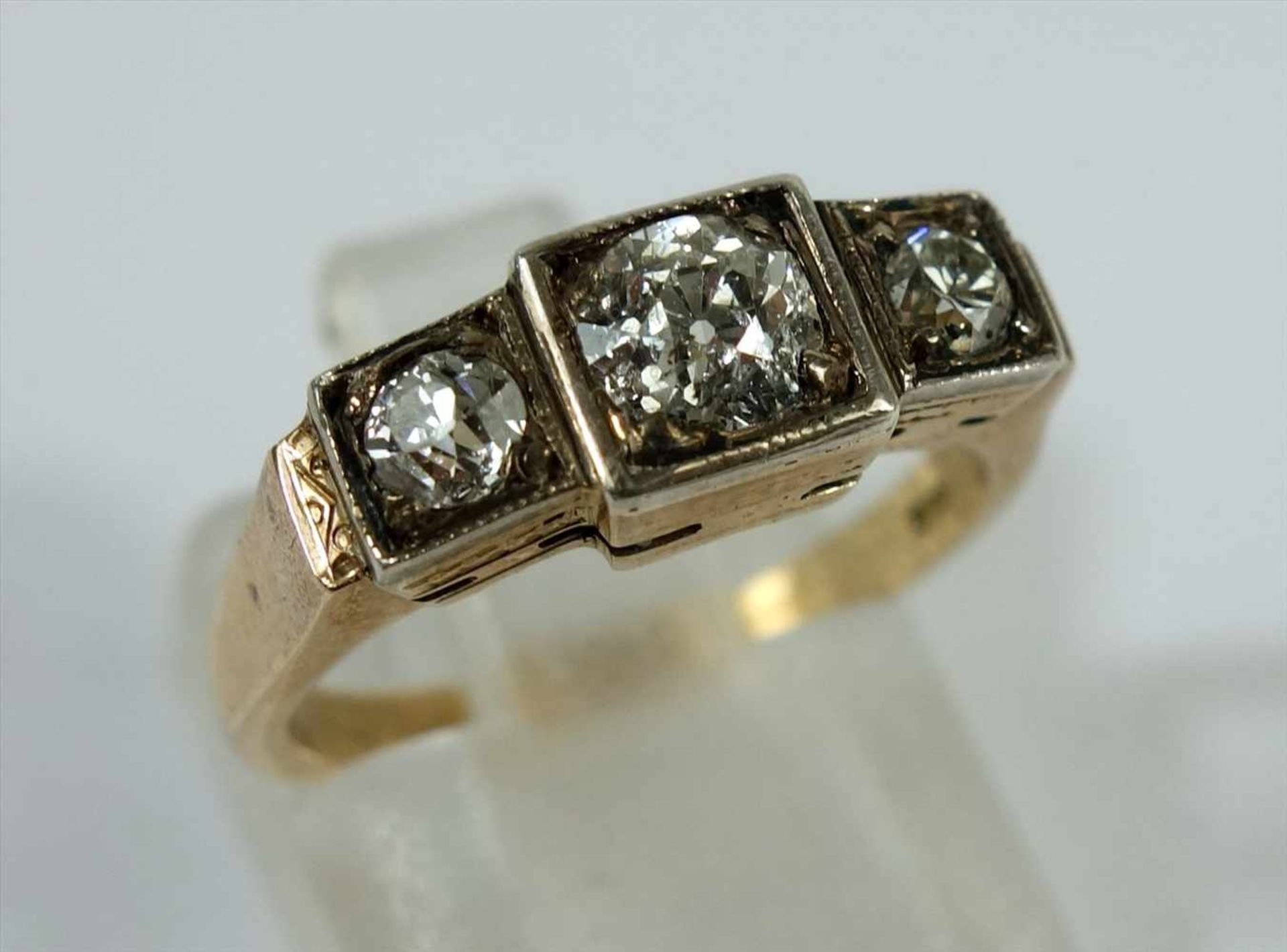 Altschliff-Brillant-Ring, 585er Rosé- und Weißgold, Gew.3,57g, 3 Altschliff-Brill., total ca.0,69ct,