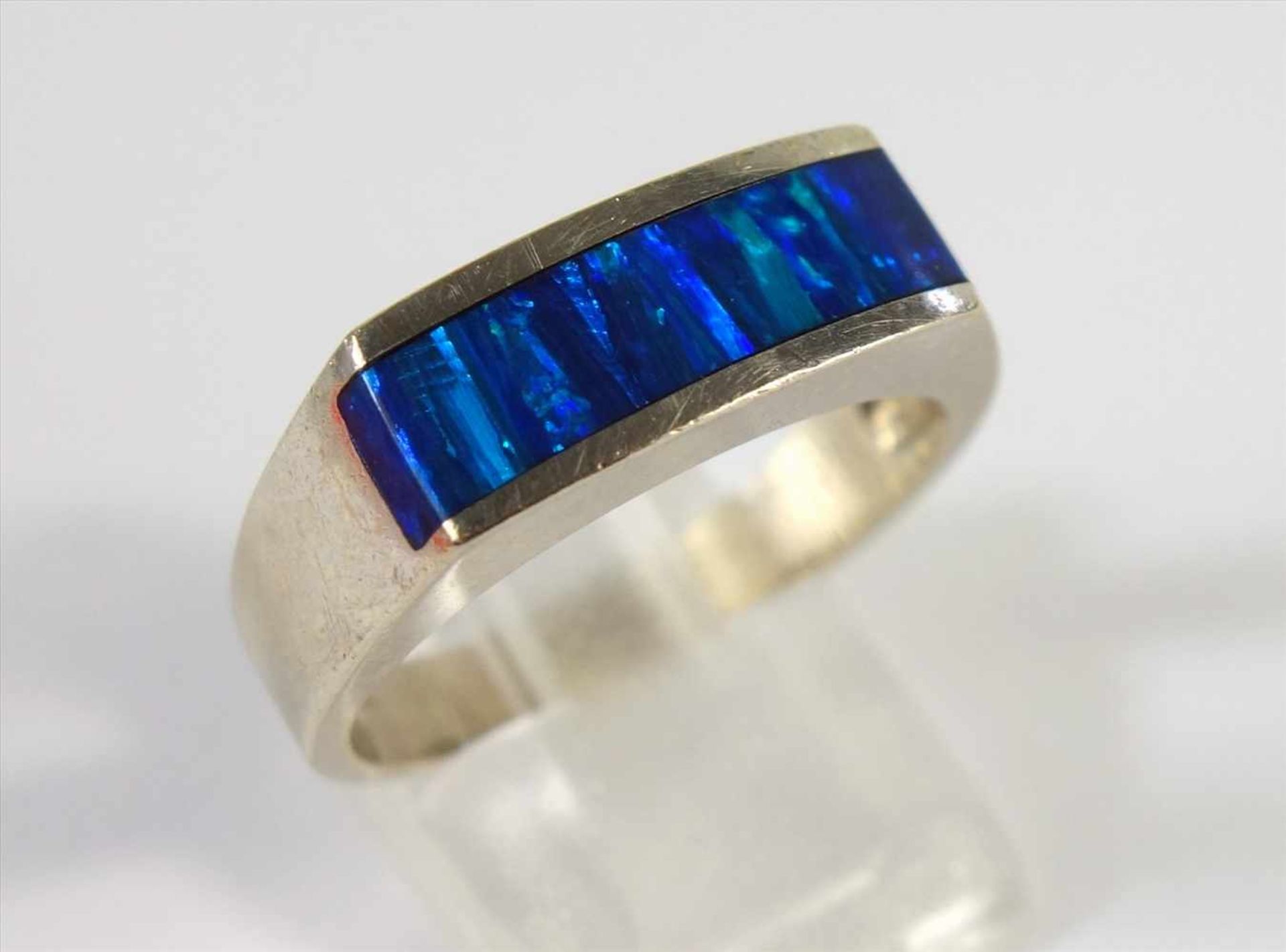 Ring mit blauem Boulderopal, 585er Weißgold (14 kt), Gew.6,35g, in Ringschiene gefasst, U.61