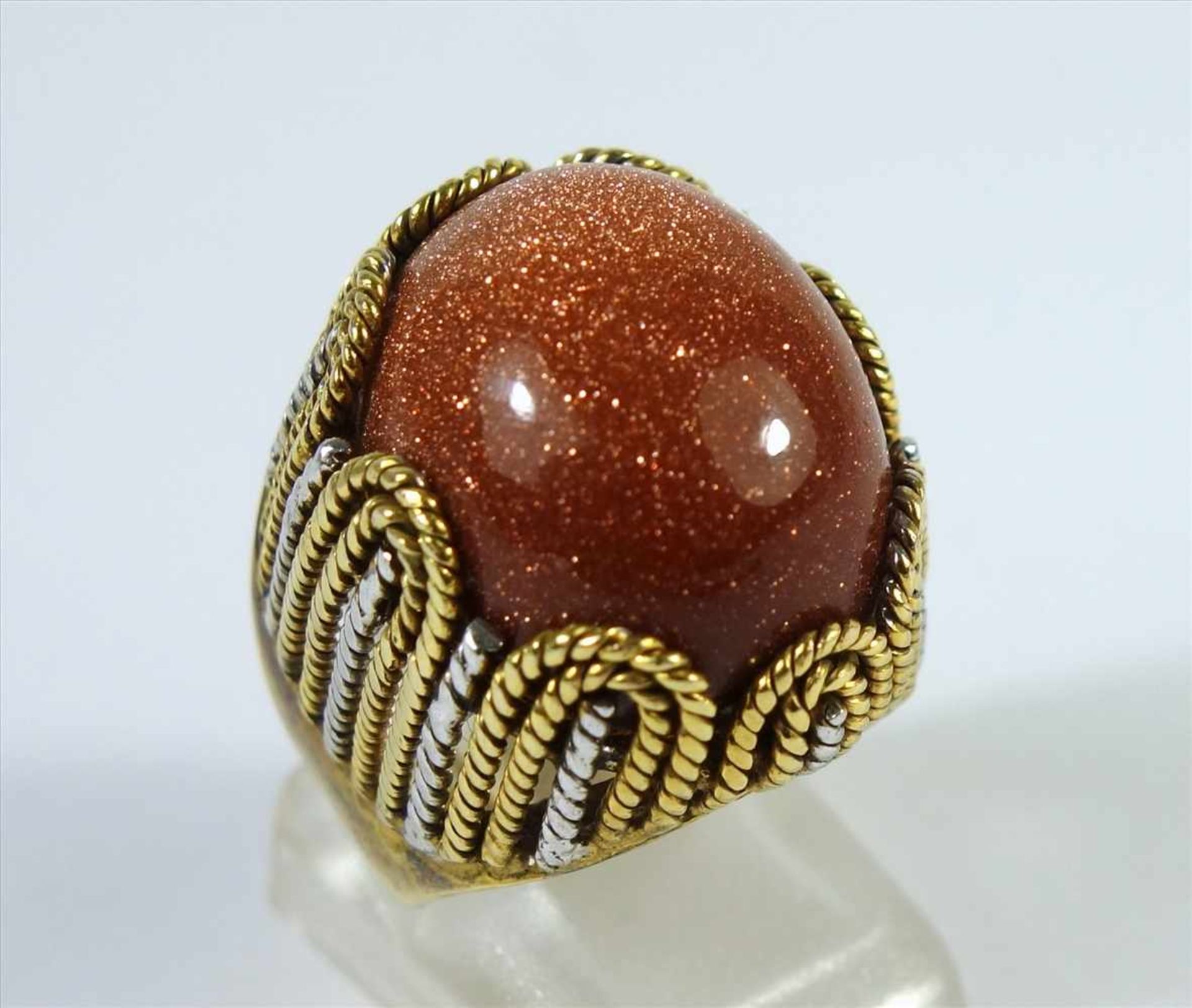 Ring mit Goldstein, 750er Gelbgold (18kt), Gew.11,83g, ovaler Cabochon in Kordeldrahtfassung aus