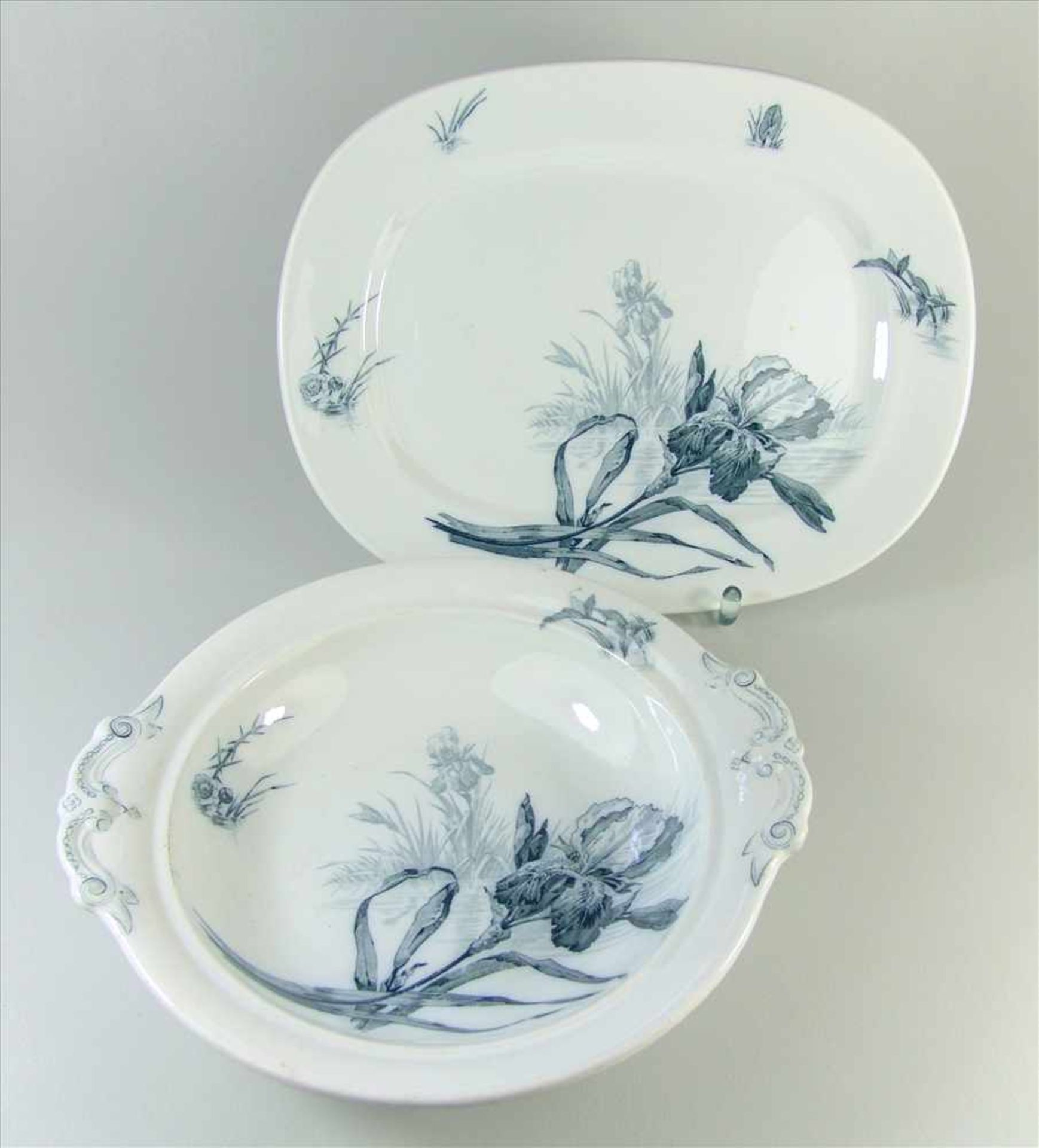 Platte und Schale, V&B, Villeroy&Boch, Wallerfangen, Dekor Iris, Jugendstil 1900, blauer