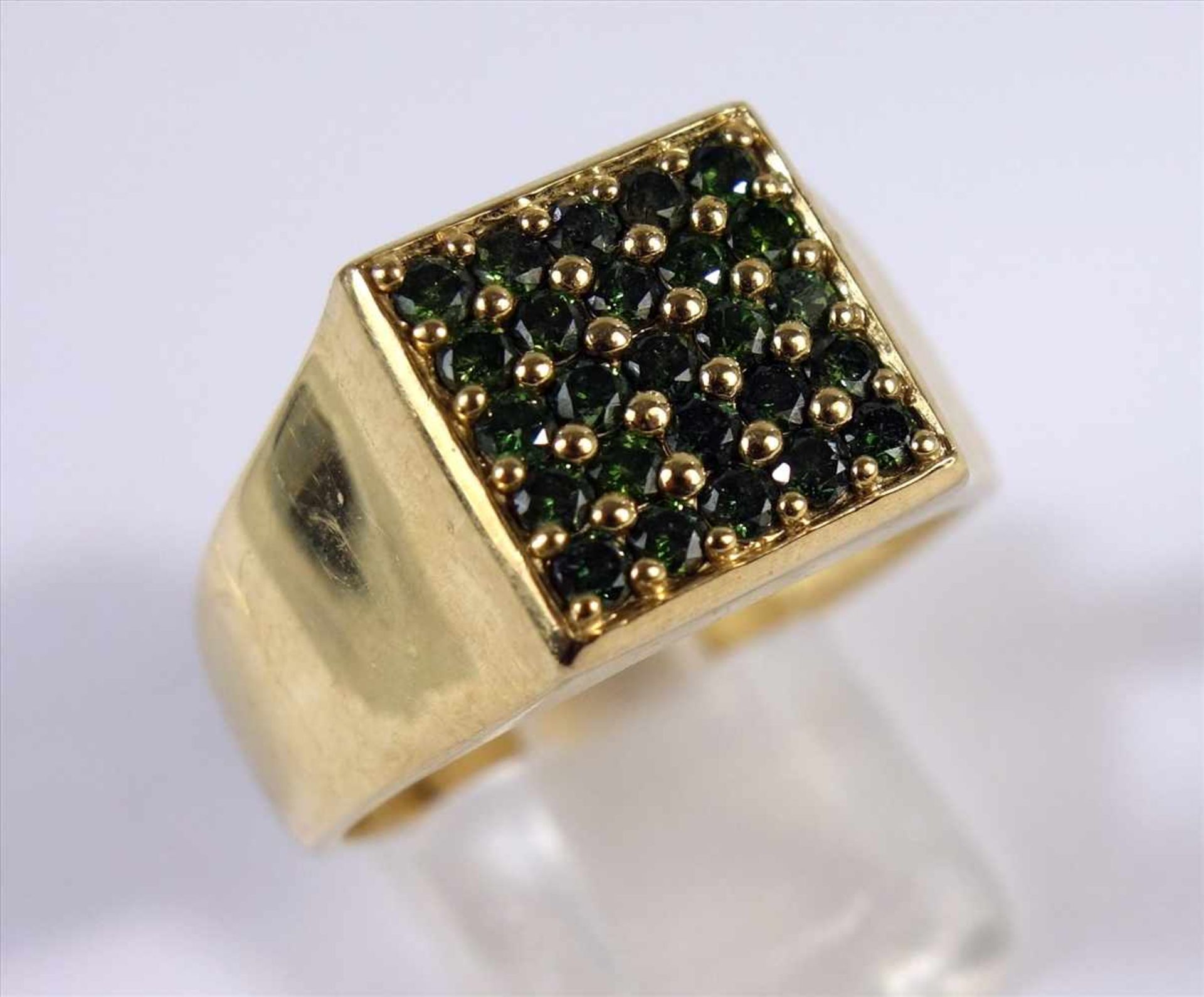 Waldgrüner Brillant-Ring, 375er Gold, mit Echtheitszertifikat, Gesamt-Gew.7,17g, 25 afrikanische