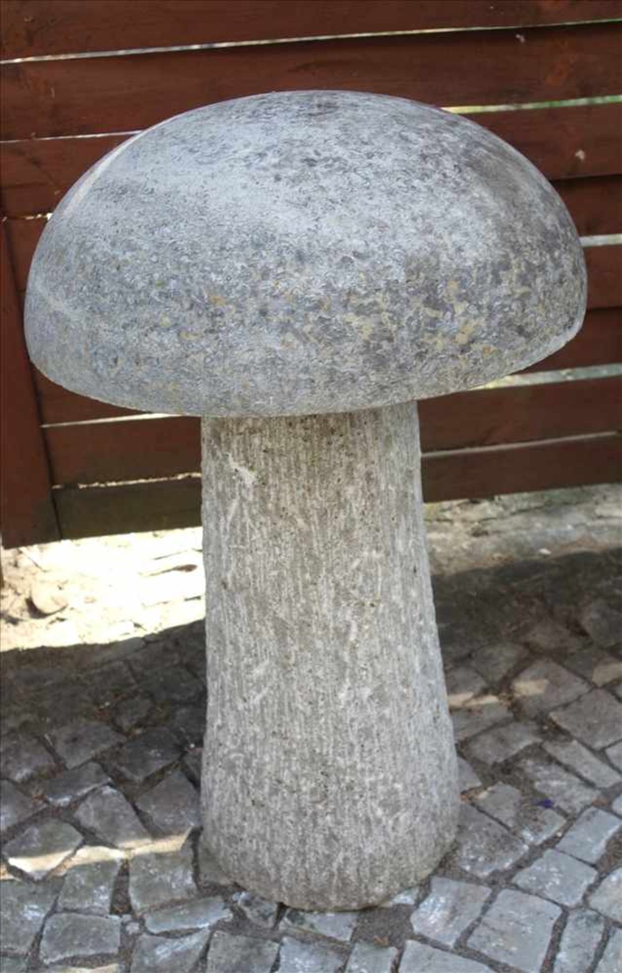 Pilz, Muschelkalk, poliert, oberer D.30cm, H.49cm