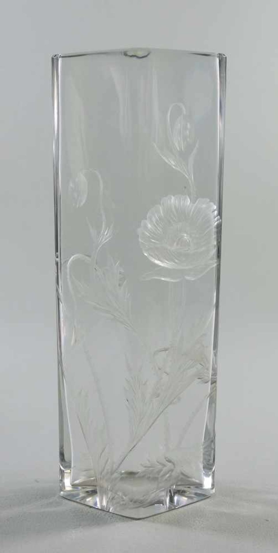 Vase mit Mohnblume, Jugendstil, um 1900, wohl Moser, Karlsbad, Klarglas, viereckiger Stand, gerade