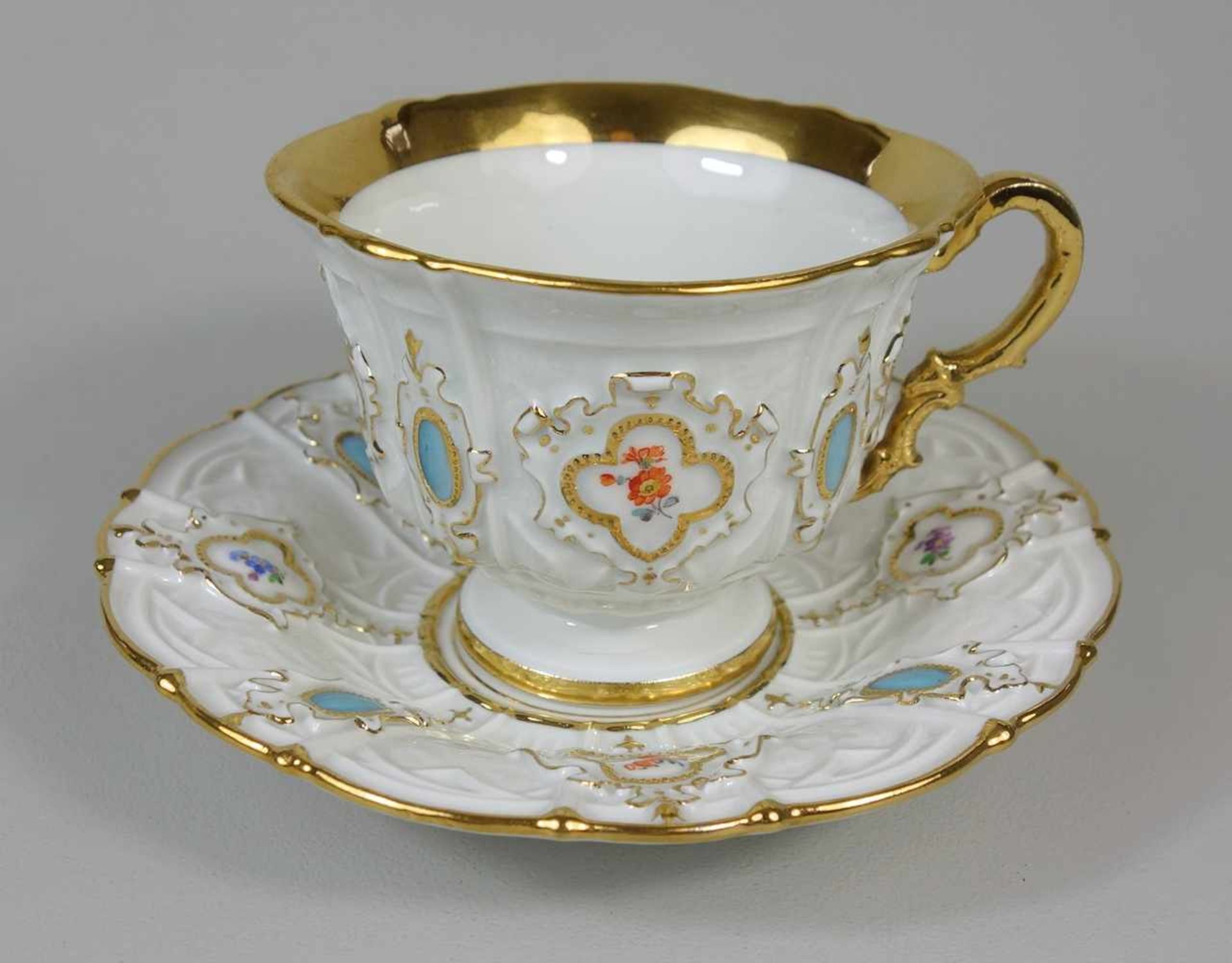 2-tlg. Prunk-Kaffeegedeck, Meissen, Knaufzeit (1815-1924), 1. Wahl, reliefierte Wandungen mit