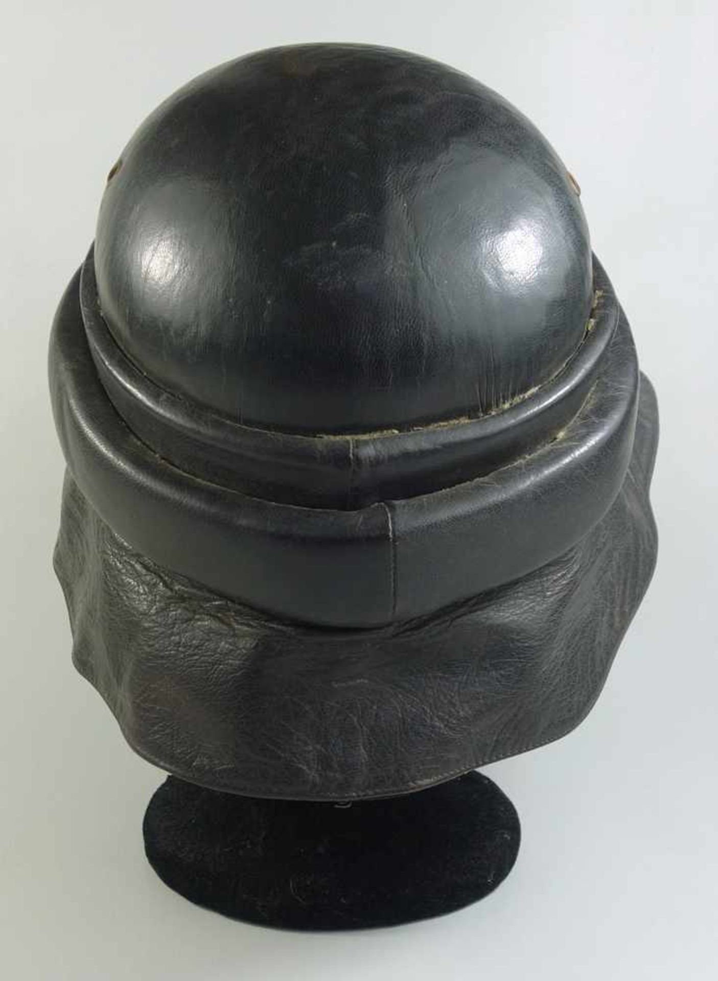 Motorradhelm, wohl Polizei, 3. Reich, schwarzer Fiberglashelm mit umlaufendem Wulstring, - Bild 4 aus 5