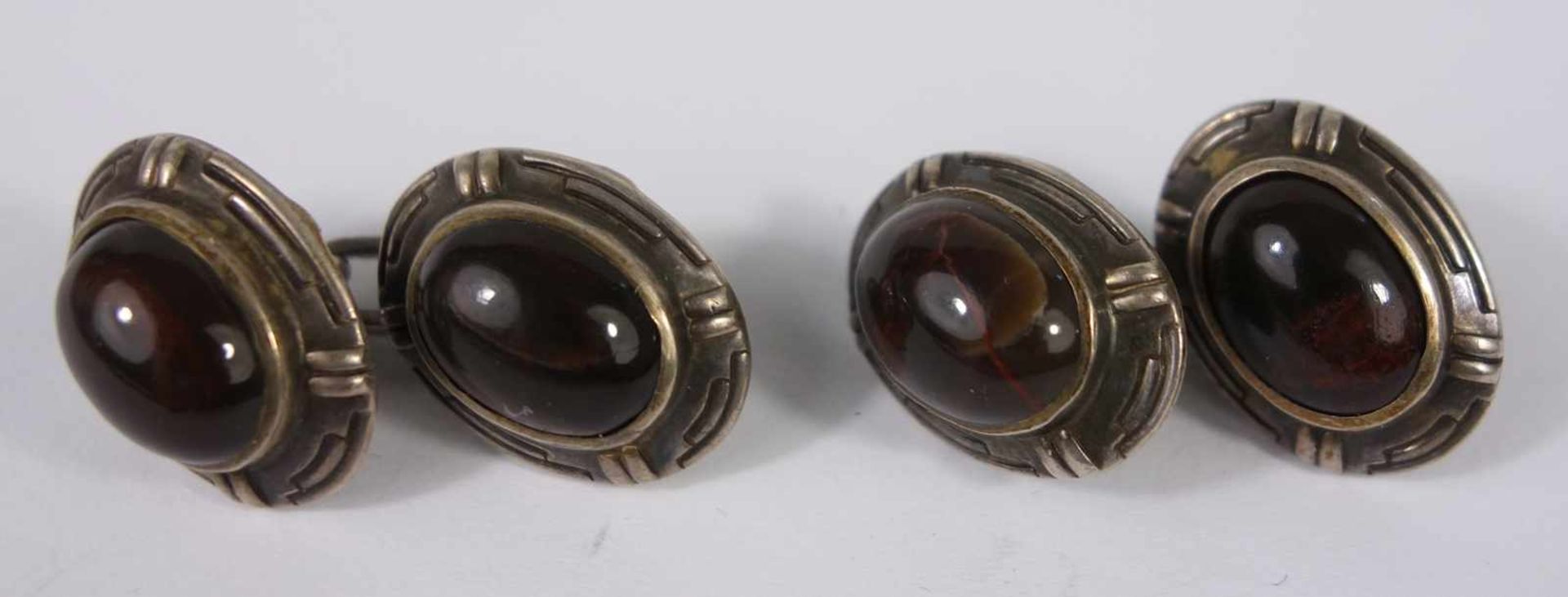 Manschettenknöpfe mit rot-braunem Cabachon, 835er Silber, Gew.9,28gCufflinks with red-brown