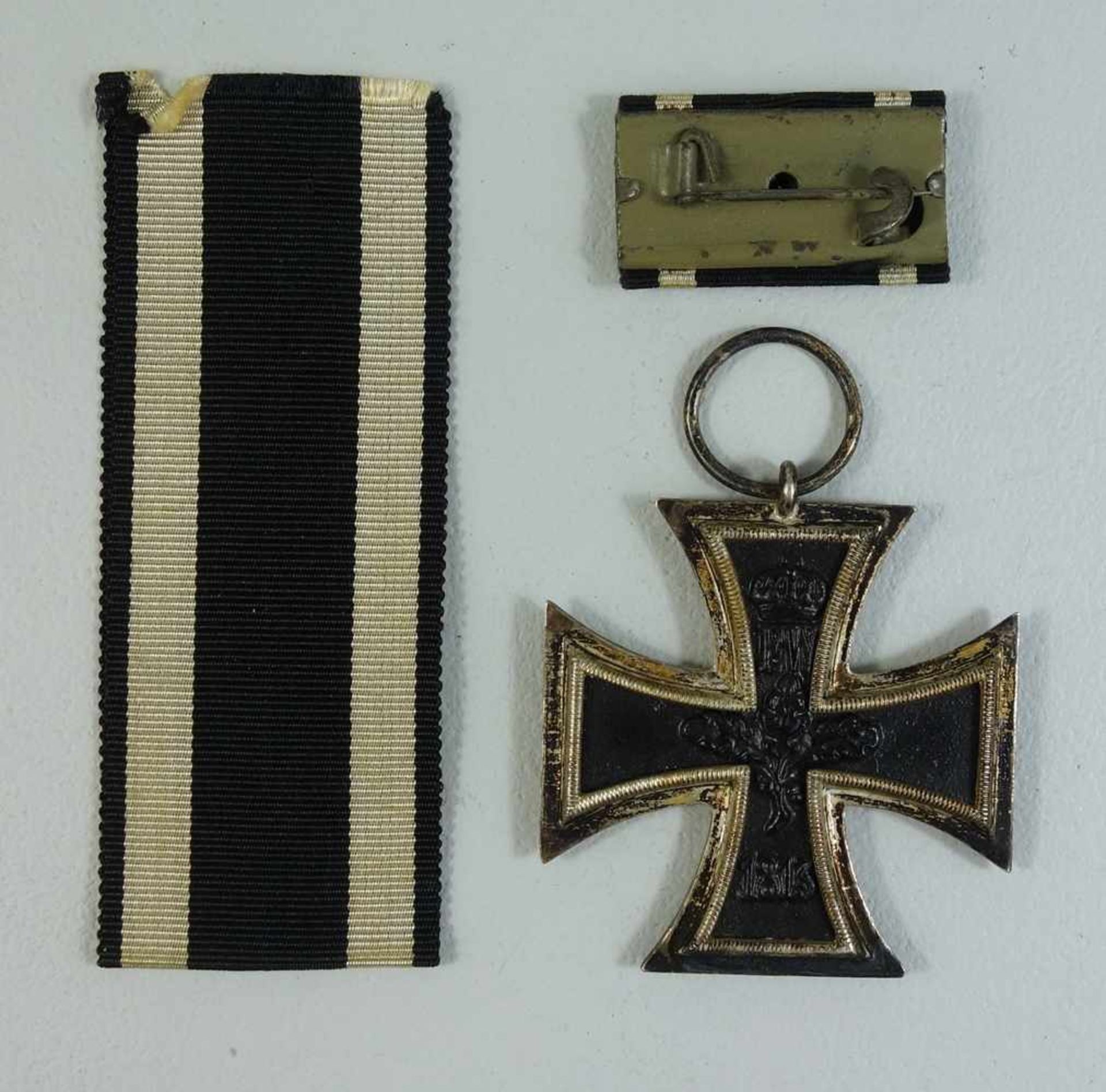 Eisernes Kreuz 2. Klasse mit Kämpferband und Feldspange- - -18.00 % buyer's premium on the hammer - Bild 2 aus 2