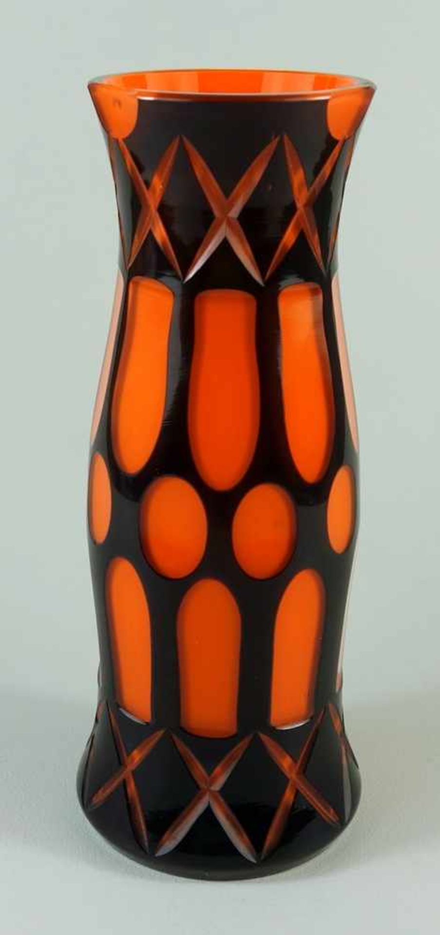 Vase,Art Déco, Klarglas, orange unterfangen und schwarz überfangen, Schäl- und Kreuzschliff, H.20,