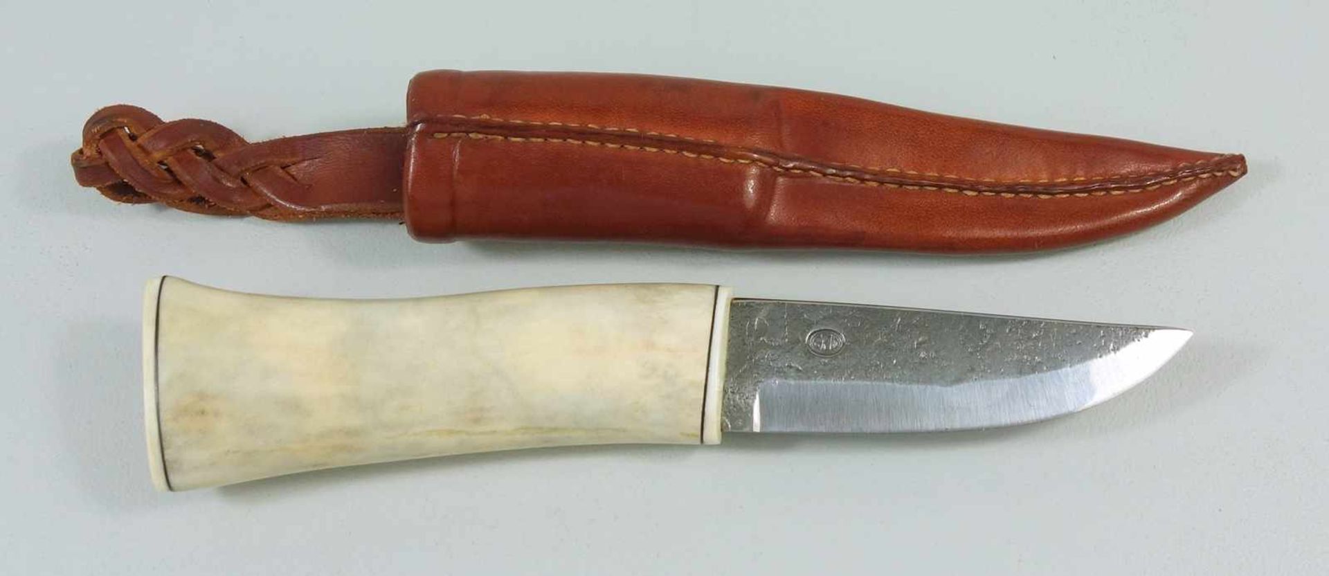 Jagdmesser mit Rentierknochen-Griff, wohl Finnland, Gesamt-L.19cm, Klingen-L.8,5cm, mit