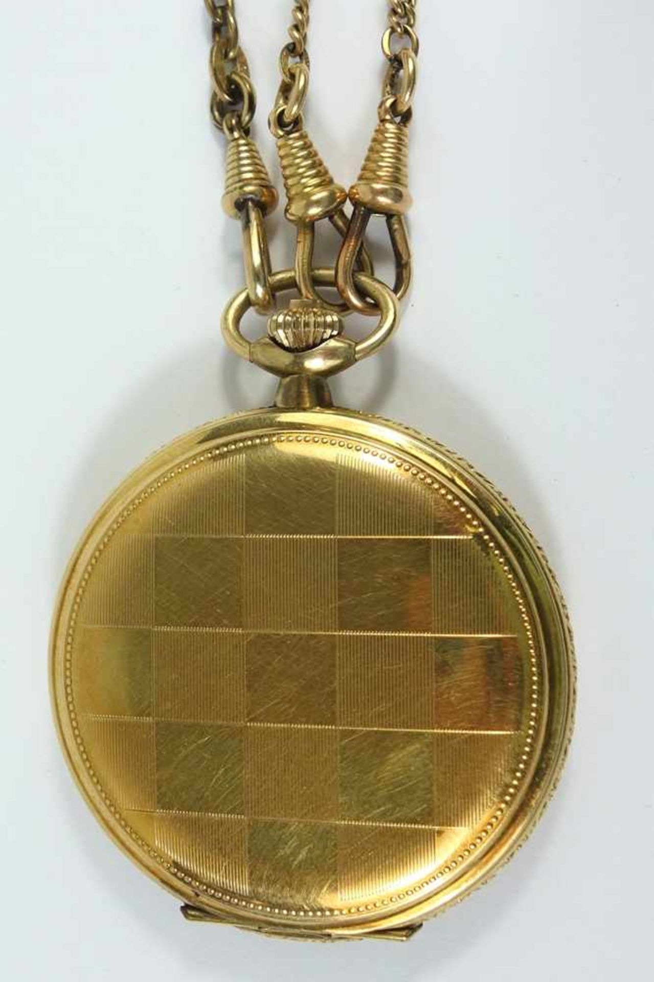 Savonette, um 1930, Doublé, mit Kette und Chatelaine, vergoldetes Gehäuse, goldfarbenes Zifferblatt, - Bild 2 aus 2