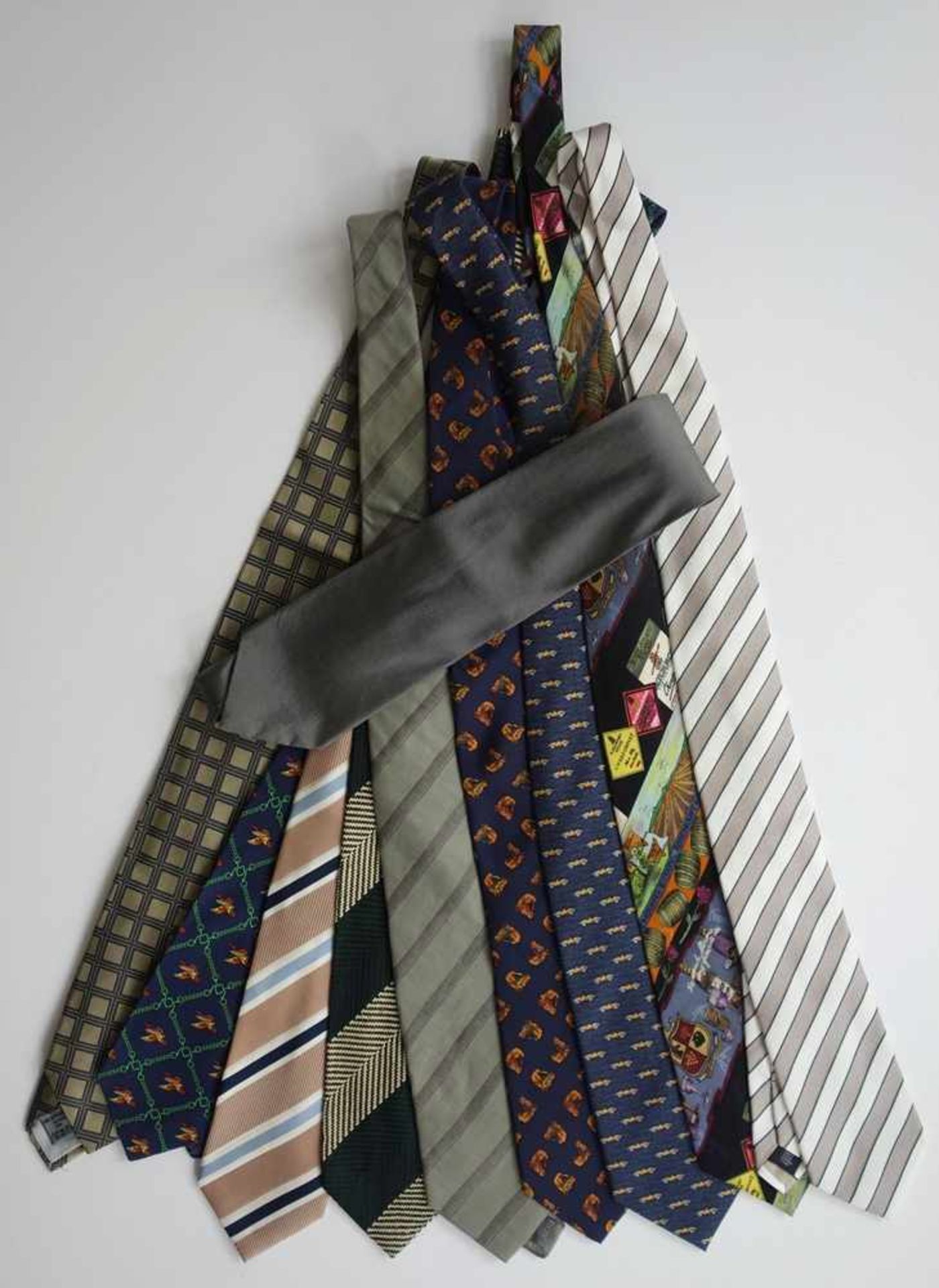 Konvolut Krawatten, 10 Stk., versch. Designs und Marken, u.a. BOSS, Fox&Chave, JOOP!, Alynn