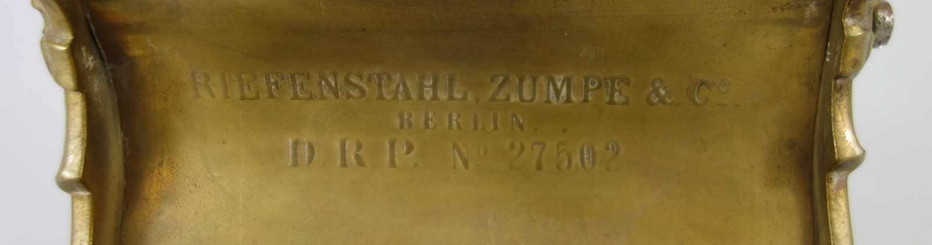 Schreibtischgarnitur, Riefenstahl, Zumpe & Co, Berlin, um 1884, D.R.P. Nr.27502, Messing, - Bild 3 aus 3