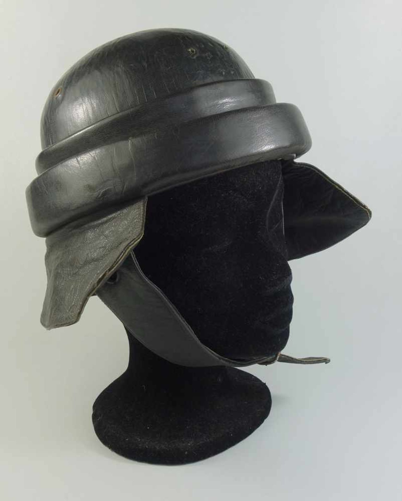 Motorradhelm, wohl Polizei, 3. Reich, schwarzer Fiberglashelm mit umlaufendem Wulstring,