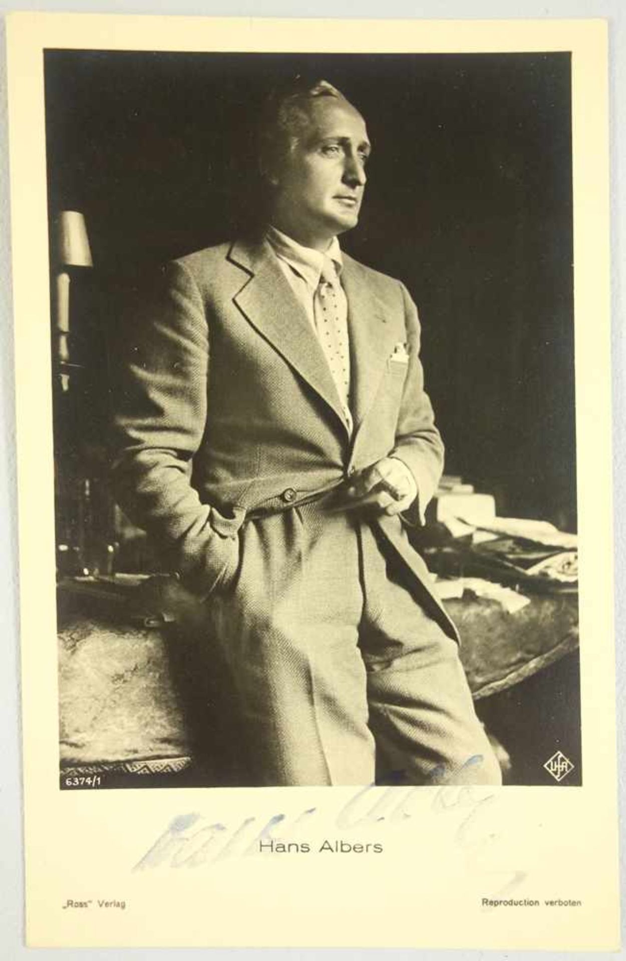 Autograph Hans Albers, Porträt-Postkarte des Ross-Verlages, Foto "UfA", handschriftlich signiert,
