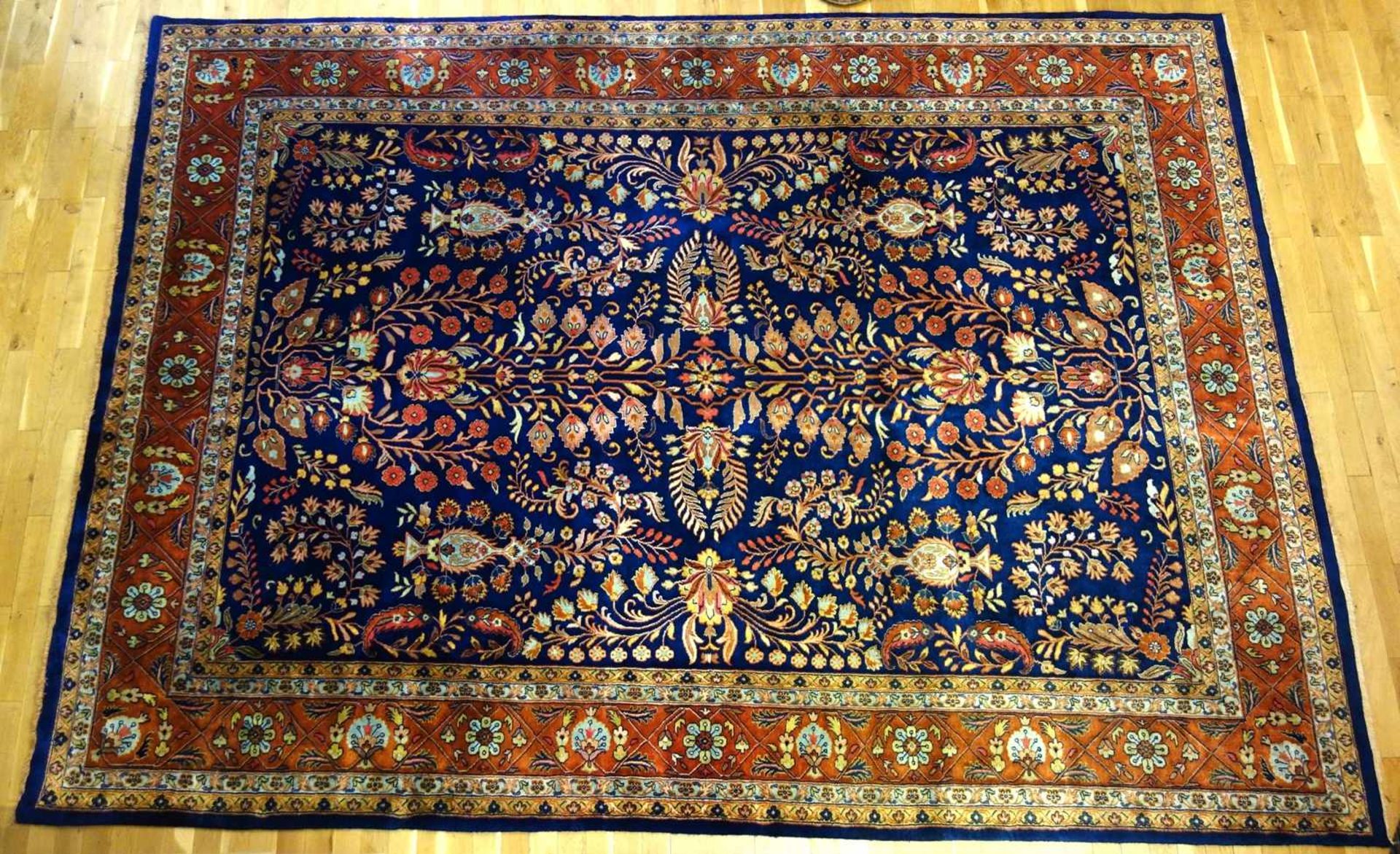 großer Vasenteppich, dunkelblauer Grund, rotbraune, florale Bordüre, LB ca. 342*253cm, ungereinigter