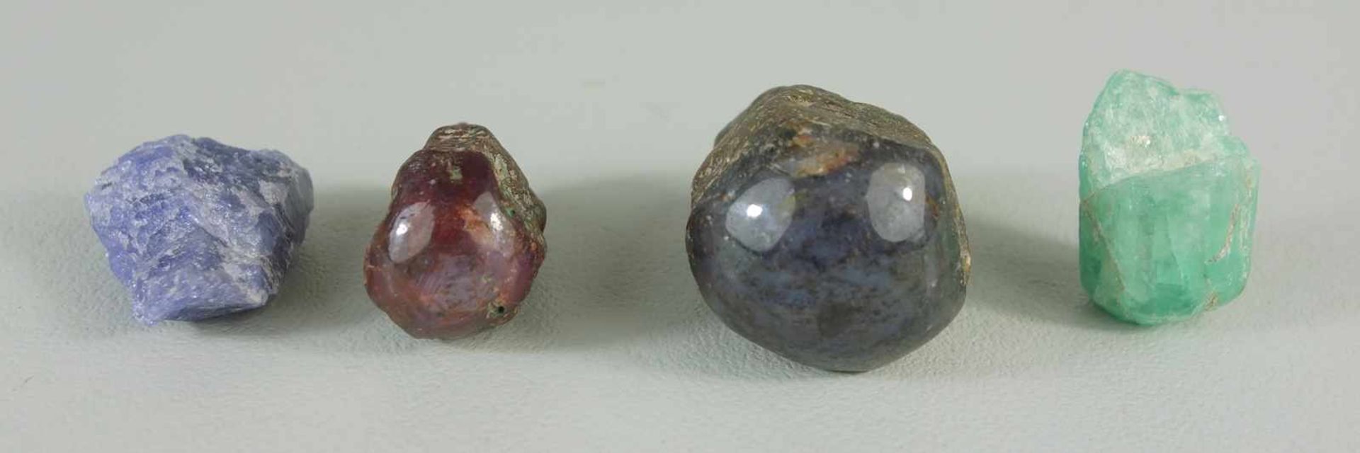 4 Mineralien: Labradorit, HBT 2*4*2,5cm, Gew. 55g, einseitig halbrund poliert; wohl Sternrubin, - Bild 2 aus 2