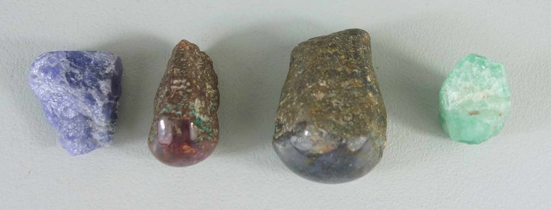4 Mineralien: Labradorit, HBT 2*4*2,5cm, Gew. 55g, einseitig halbrund poliert; wohl Sternrubin,