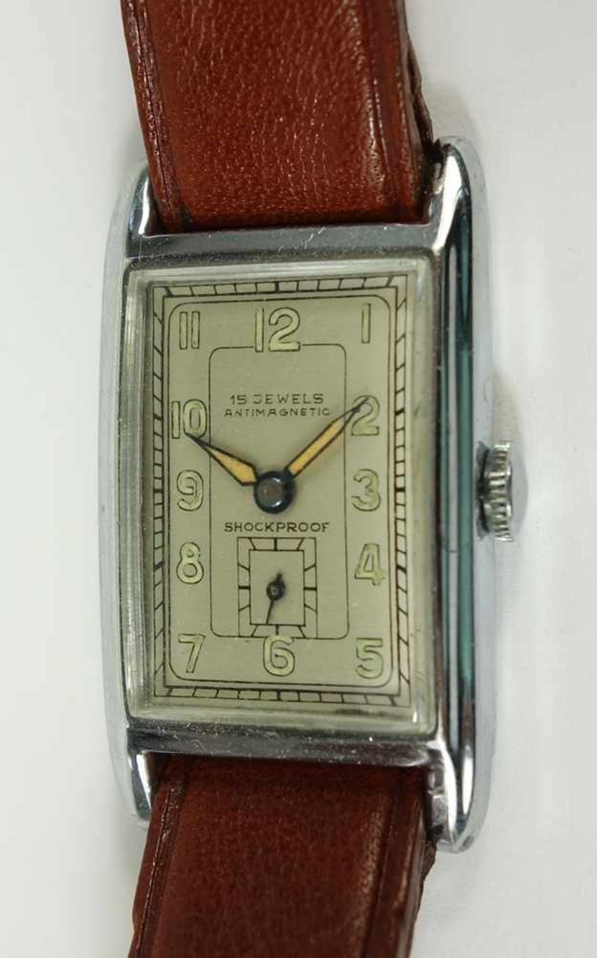 klassische Armbanduhr, 50er Jahre, vernickeltes Karréegehäuse, 22*40mm, Zifferblatt mit arab.