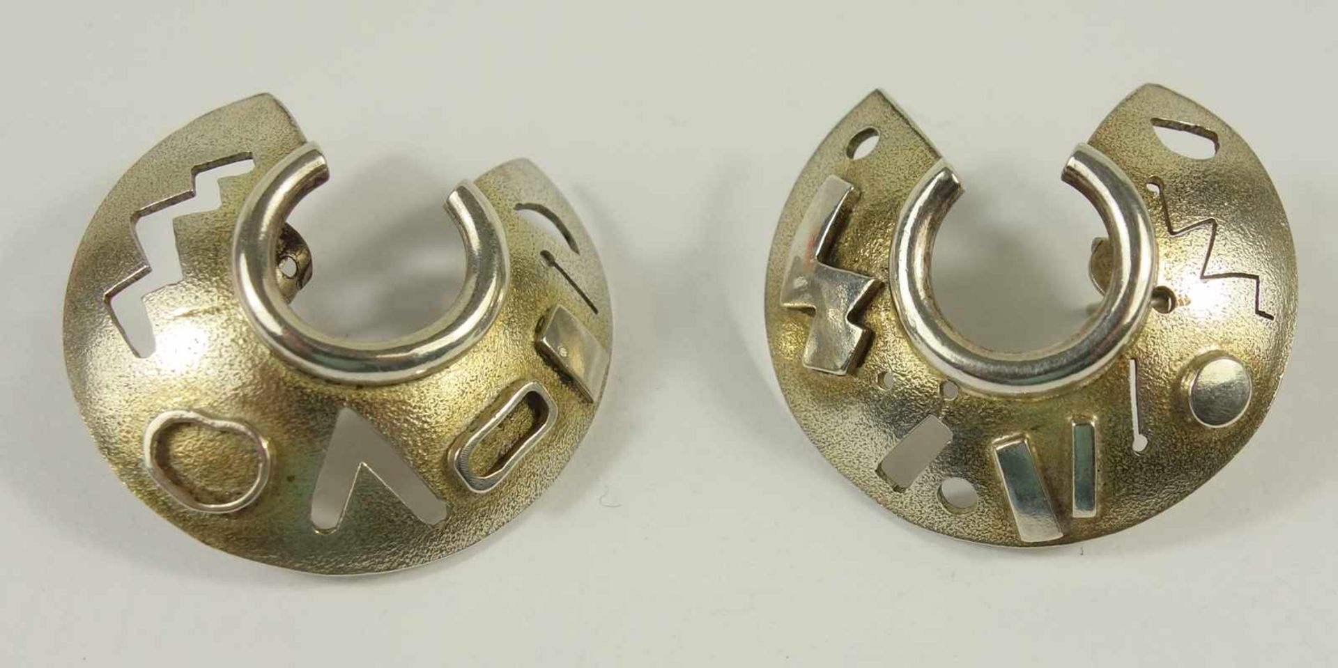 Paar silberne Ohrstecker mit geometrischem Muster, Gew.12,86g, D.ca.3cmPair of silver earrings