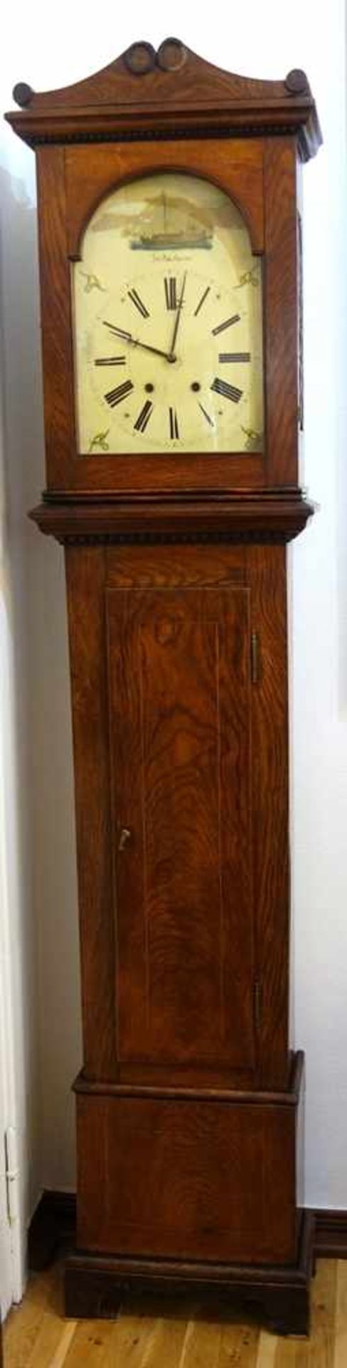 Standuhr, sog. "Longcase Clock", England, 1. Hälfe 19.Jh., Eichengehäuse, schauseitig mit zarten