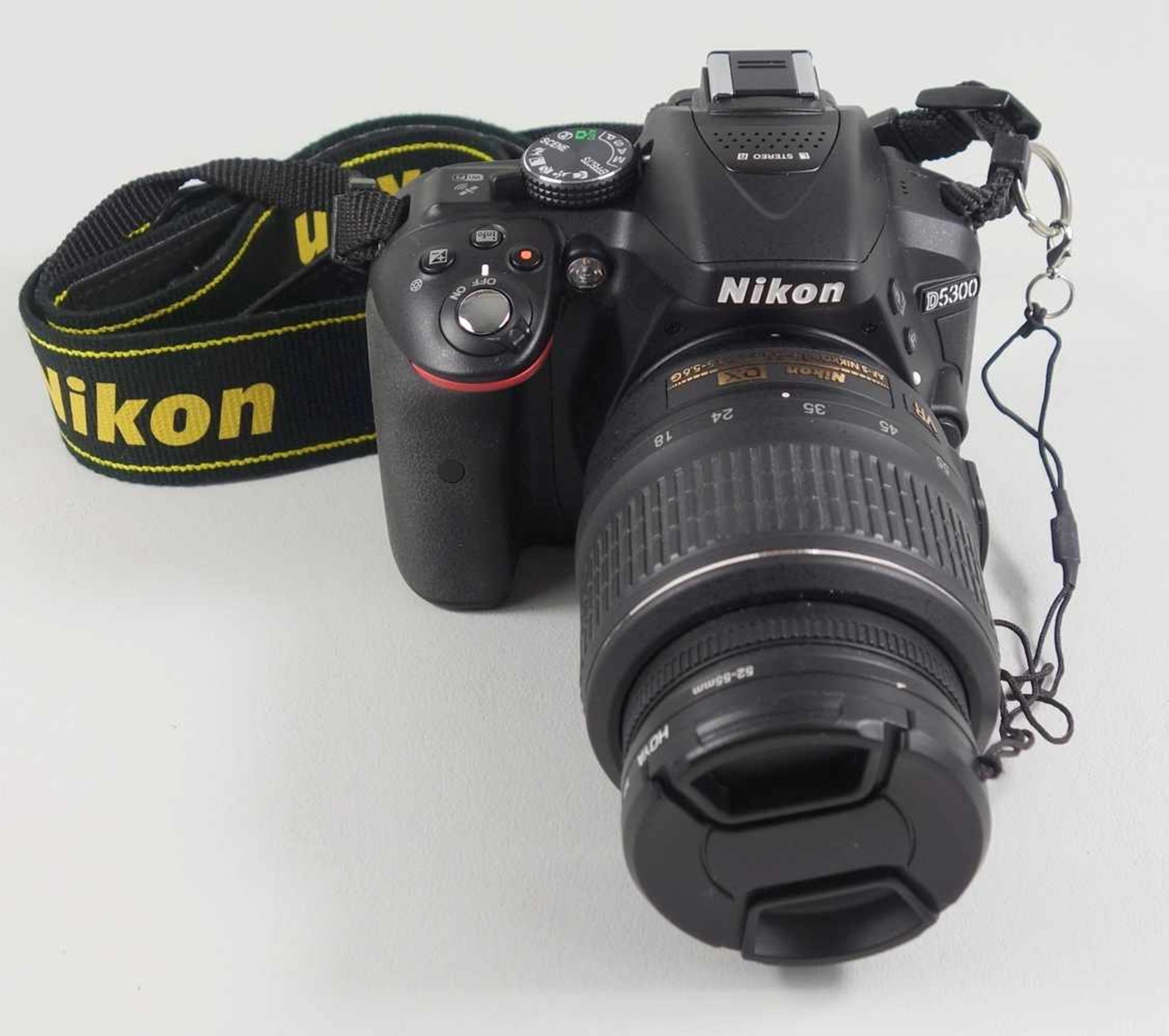 Nikon D5300 SLR-Digitalkamera mit Nikon AF-S Nikkor DX 18-55mm 1:3, 5-5, 6G, inkl. zwei Akkus, 8