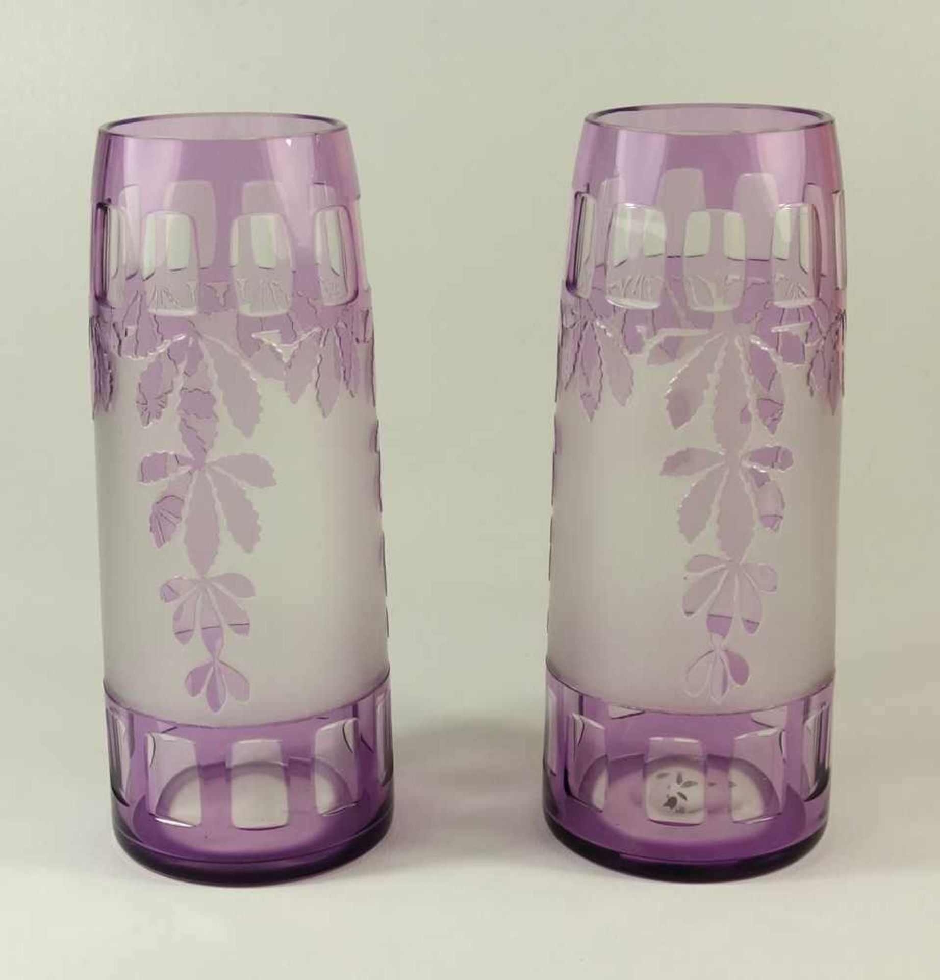 Vasenpaar, Wilhelm Kralik Sohn, Eleonorenhain, ca. 1920, farbloses Glas violett überfangen,