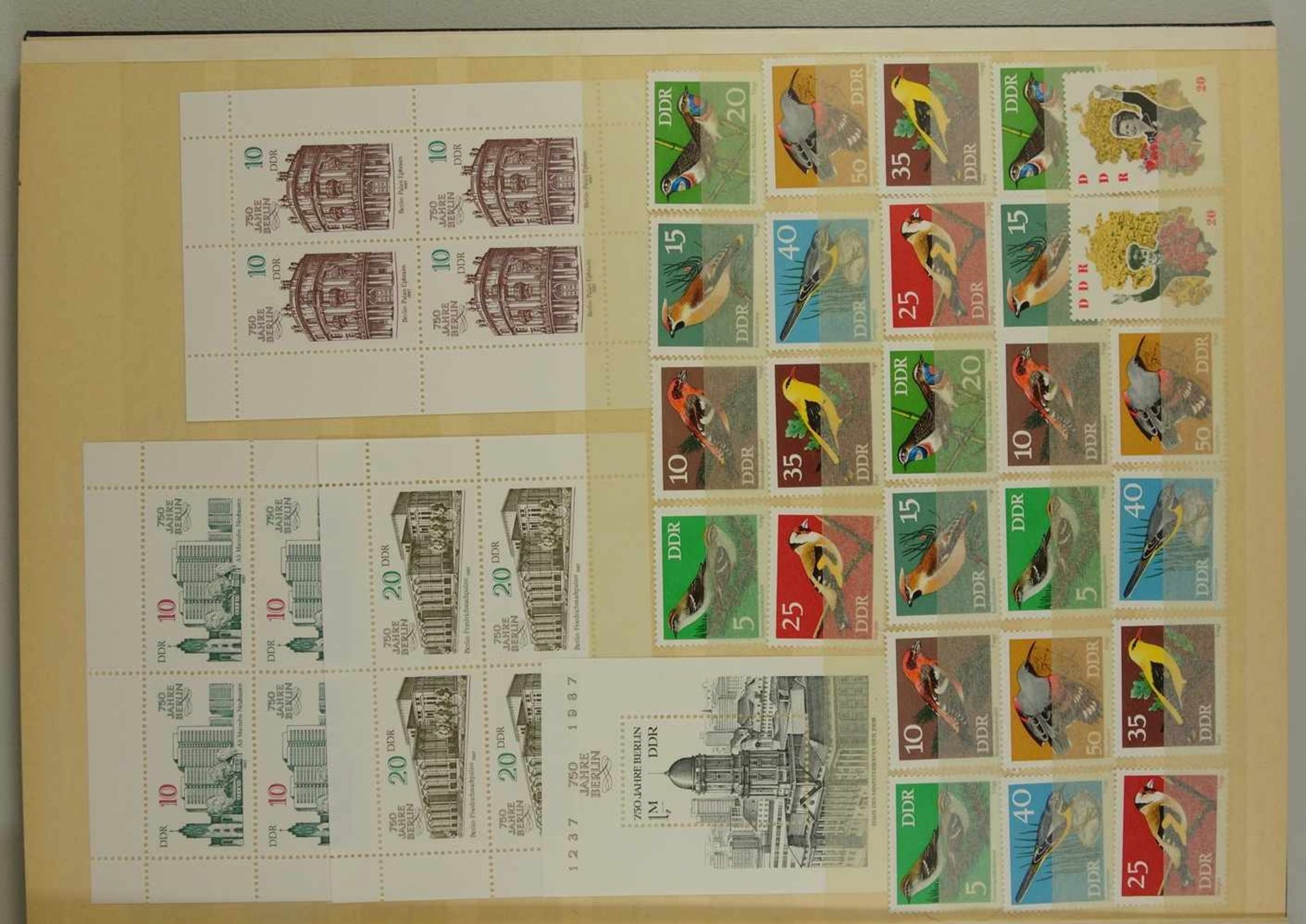 Briefmarken, DDR, ca.3050 Stück, dazu philatelistische Gedenkblätter im Hefter; Briefmarken in 4 - Bild 2 aus 4