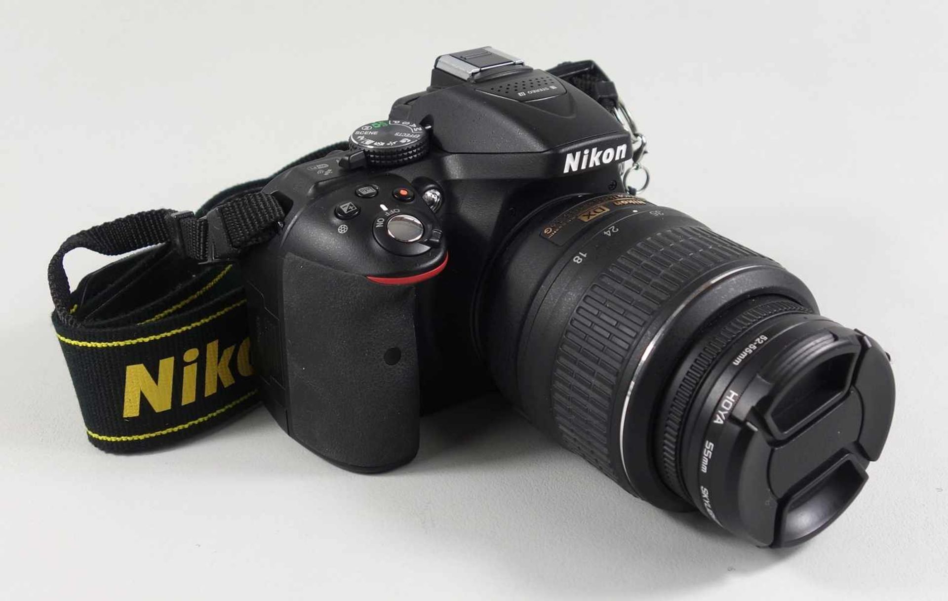 Nikon D5300 SLR-Digitalkamera mit Nikon AF-S Nikkor DX 18-55mm 1:3, 5-5, 6G, inkl. zwei Akkus, 8 - Bild 2 aus 3