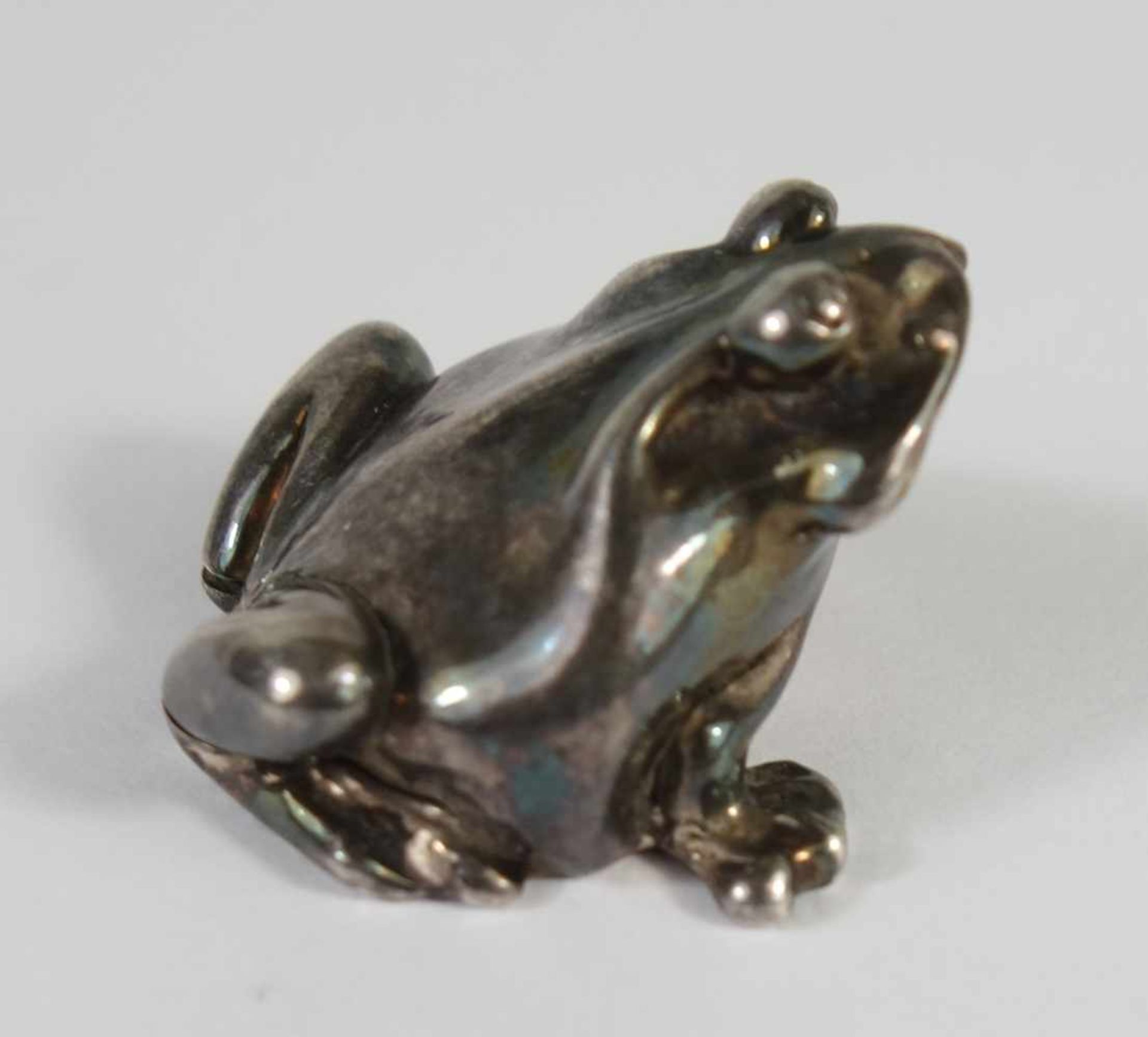 Frosch, Silber, Italien, Gew.12,85g, H.ca.1,6cm- - -18.00 % buyer's premium on the hammer price19.00