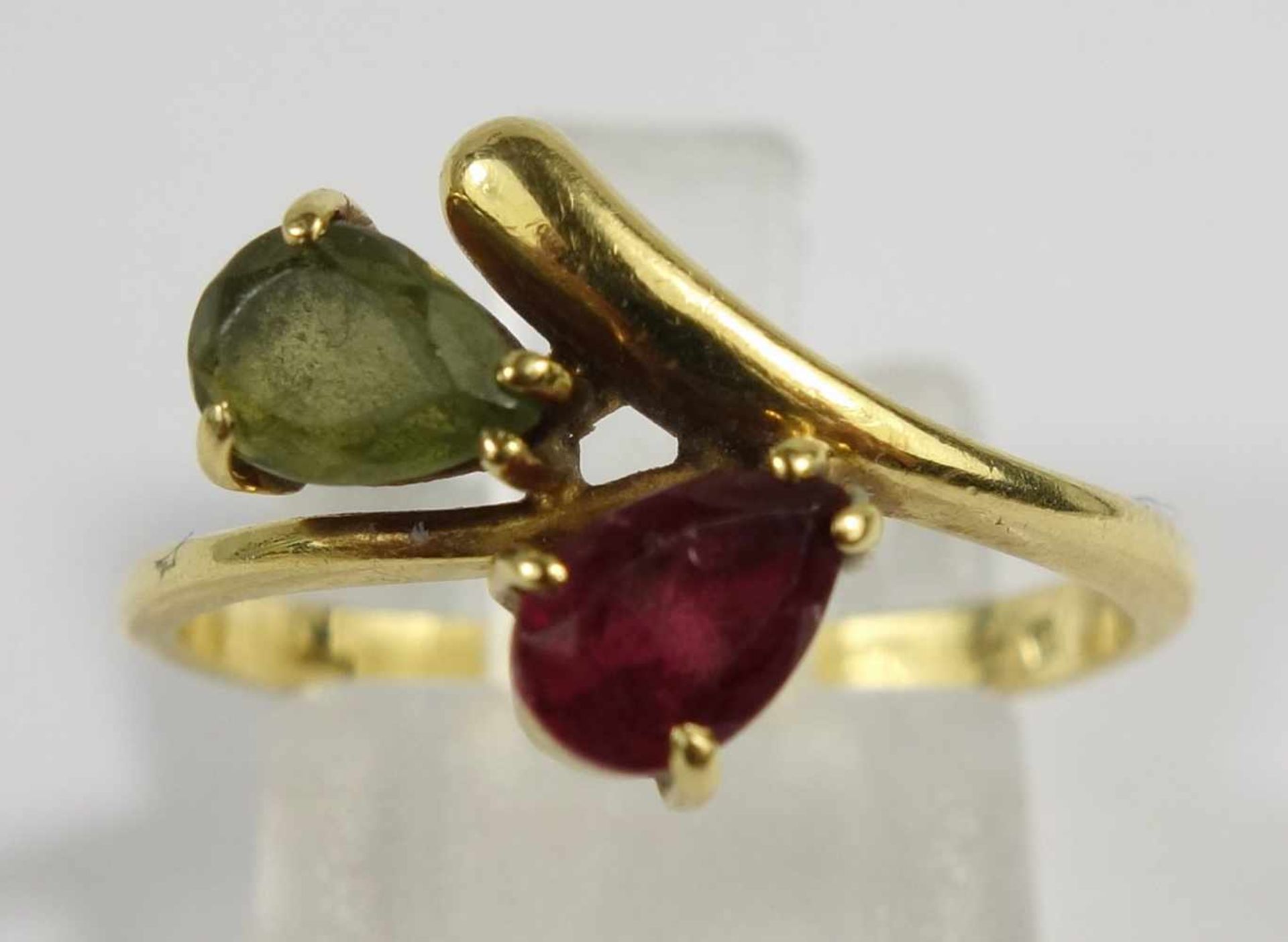 Rubin- Turmalin- Ring, 750er Gelbgold, Gew.2,83g, tropfenförmige, facettierte Steine, U.54Ruby