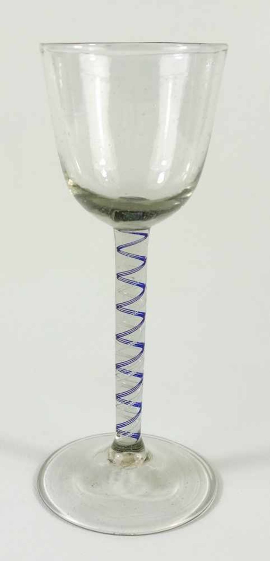 Fadenglas, wohl Lauscha, 18.Jh., diverse Luftblaseneinschlüsse, Abriss, Schaft mit zweifarbiger
