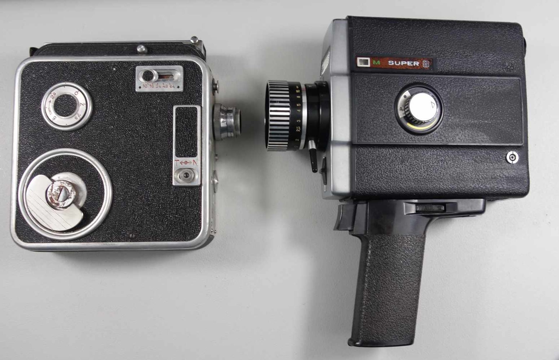 zwei 8mm-Kameras; 1* LOMO 214, Super 8, UdSSR, 1970er Jahre, Objektiv 1:2,8, im Originalkoffer; 1*
