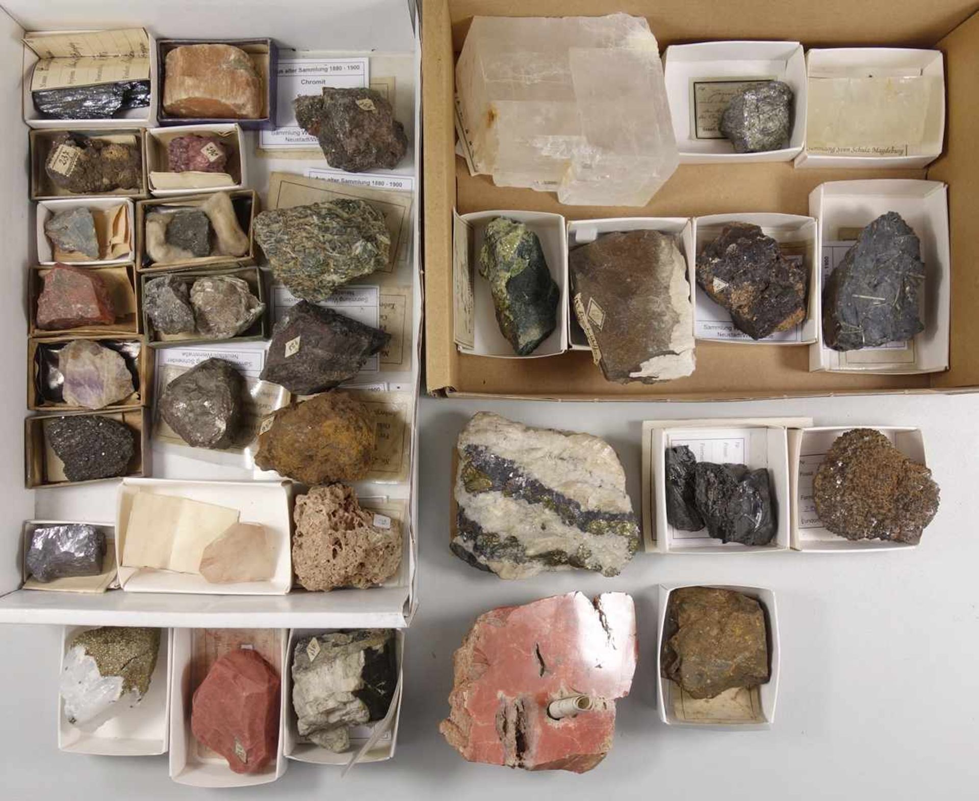 Mineralien und Fossilien aus historischer Sammlung mit Fundordzetteln; Ende 19. Jh., 34 Steine, u.a.