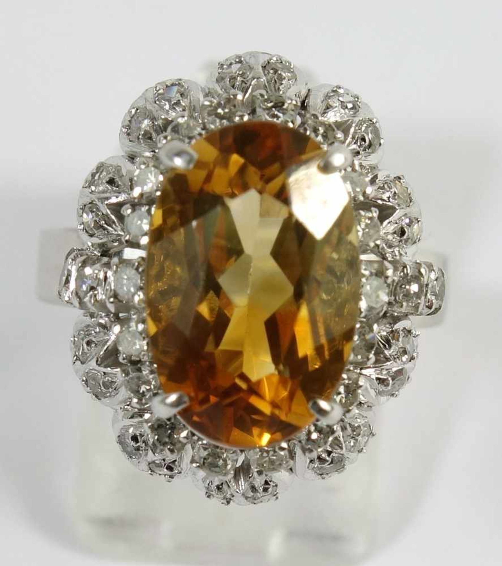 Citrin- Diamant- Ring, 585er Weißgold, Gew.6,07g, zentraler, ovaler, facettierter Citrin (behandelt) - Bild 2 aus 2