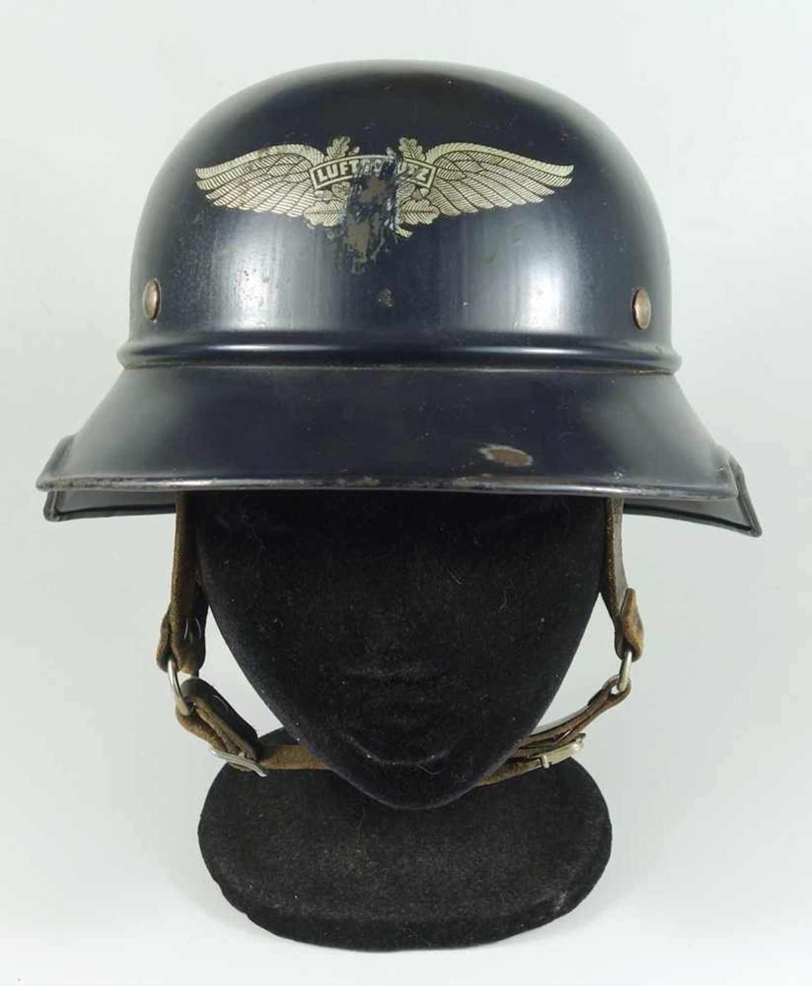 Reichsluftschutzbund - Stahlhelm, WK II, sogenannter "Gladiator Helm", blaugraue Lackierung, mit