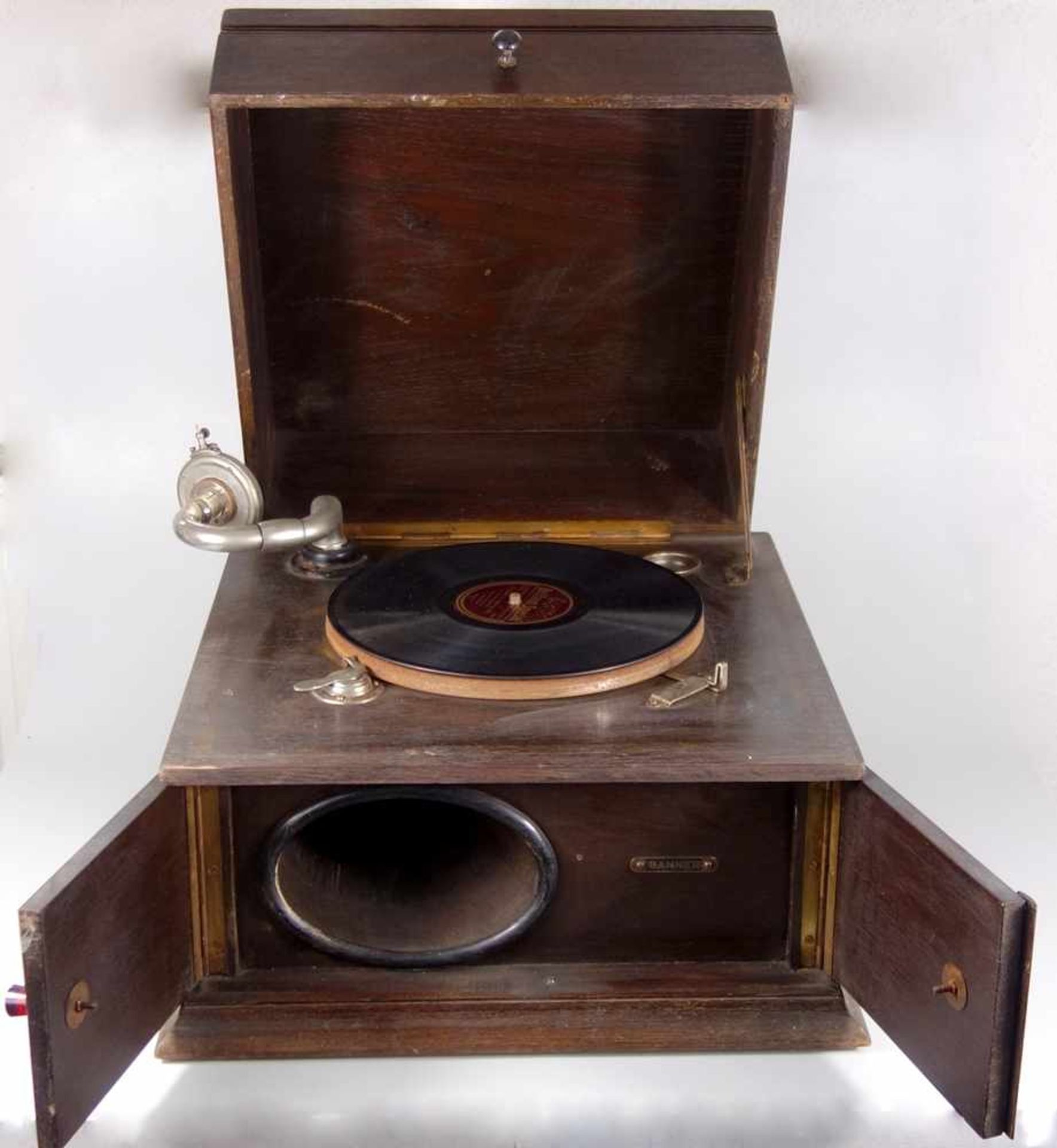 Grammophon "BANNER" und ca. 70 Platten, 1.Hälfte 20.Jh., Holzgehäuse, vorderer Lautsprecher, HBT