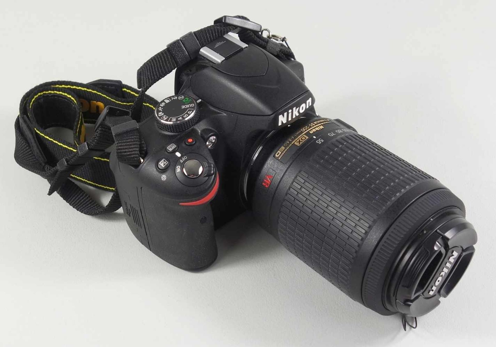 Nikon D3200 SLR-Digitalkamera mit Nikon AF-S DX Zoom-Nikkor Zoomobjektiv 55-200mm f/4-5,6G ED, - Bild 2 aus 3