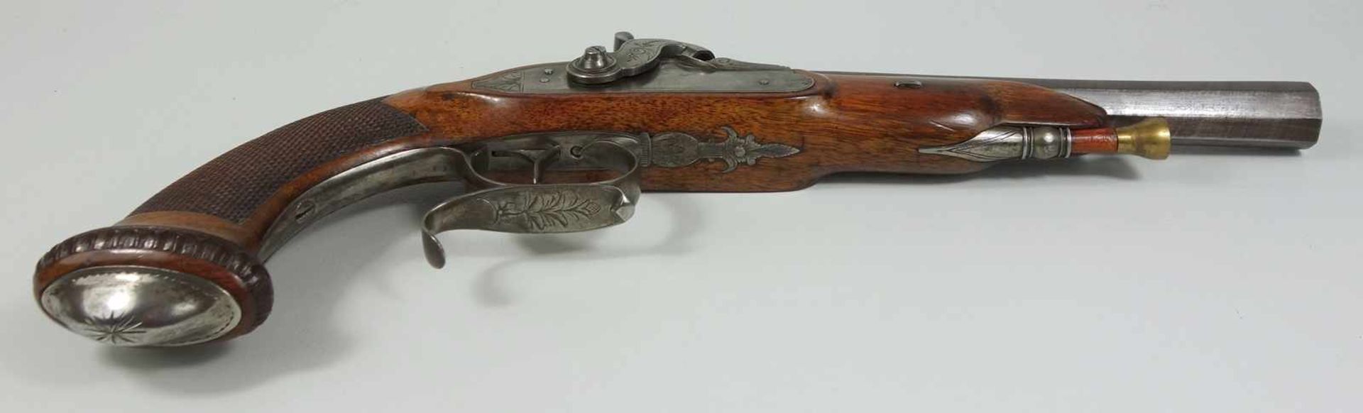 Paar Duellpistolen, Lüttich um 1850, glatter Ätzdamast-Achtkantlauf im Kaliber 12 mm und - Bild 2 aus 3