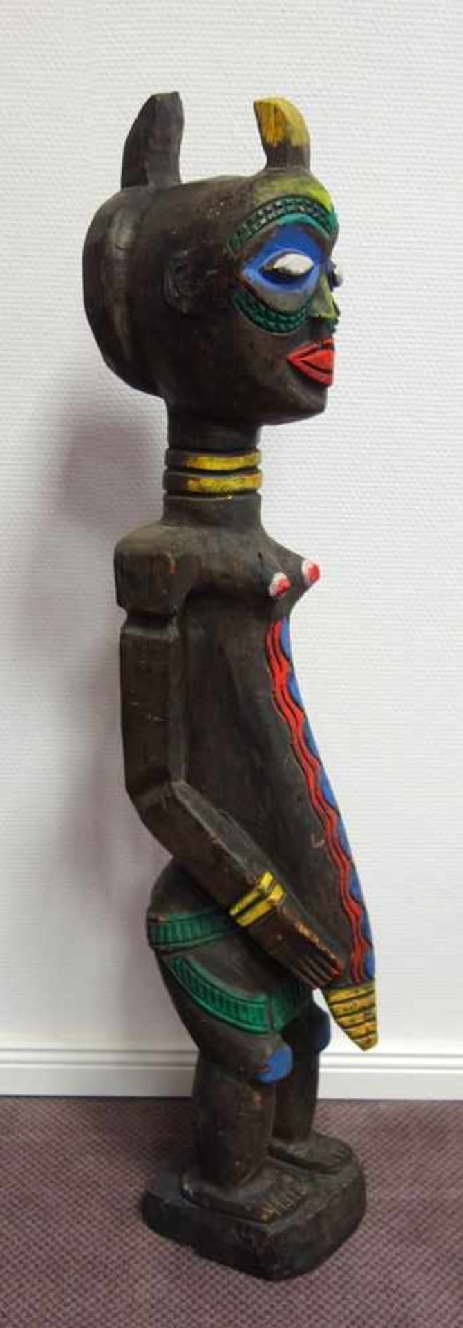 Fruchtbarkeitsstatue, Afrika, wohl Anf.20.Jh., Weichholz, vollplastisch geschnitzte, abstrahierte, - Image 2 of 2