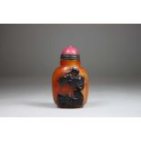 Snuff Bottle, China, Achat, Ma-Shang-Feng-Hou, geschnitzte und relieflierte Tierdarstellungen