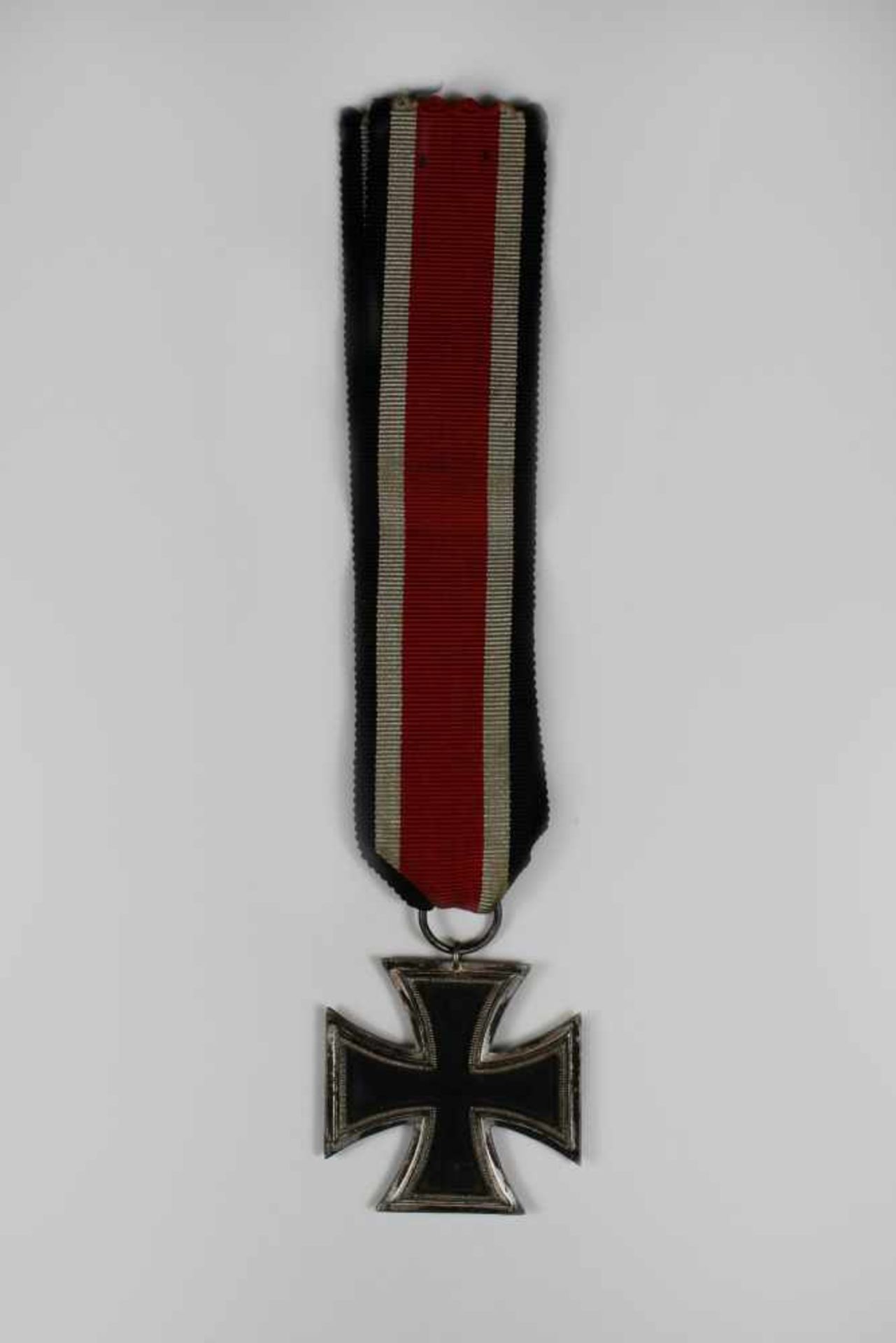 Eisernes Kreuz, WK 2, 1939, 2. Klasse mit Band, geschwärzter Eisenkern.