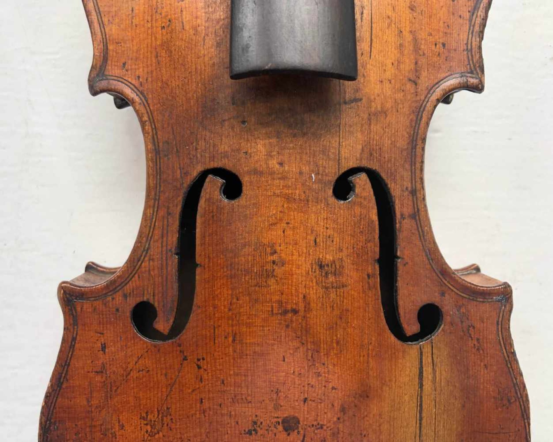 1/2 Violine, Italien, 18. Jh., reparaturbedürftig, L.:43 cm, unbespannt. - Bild 2 aus 3